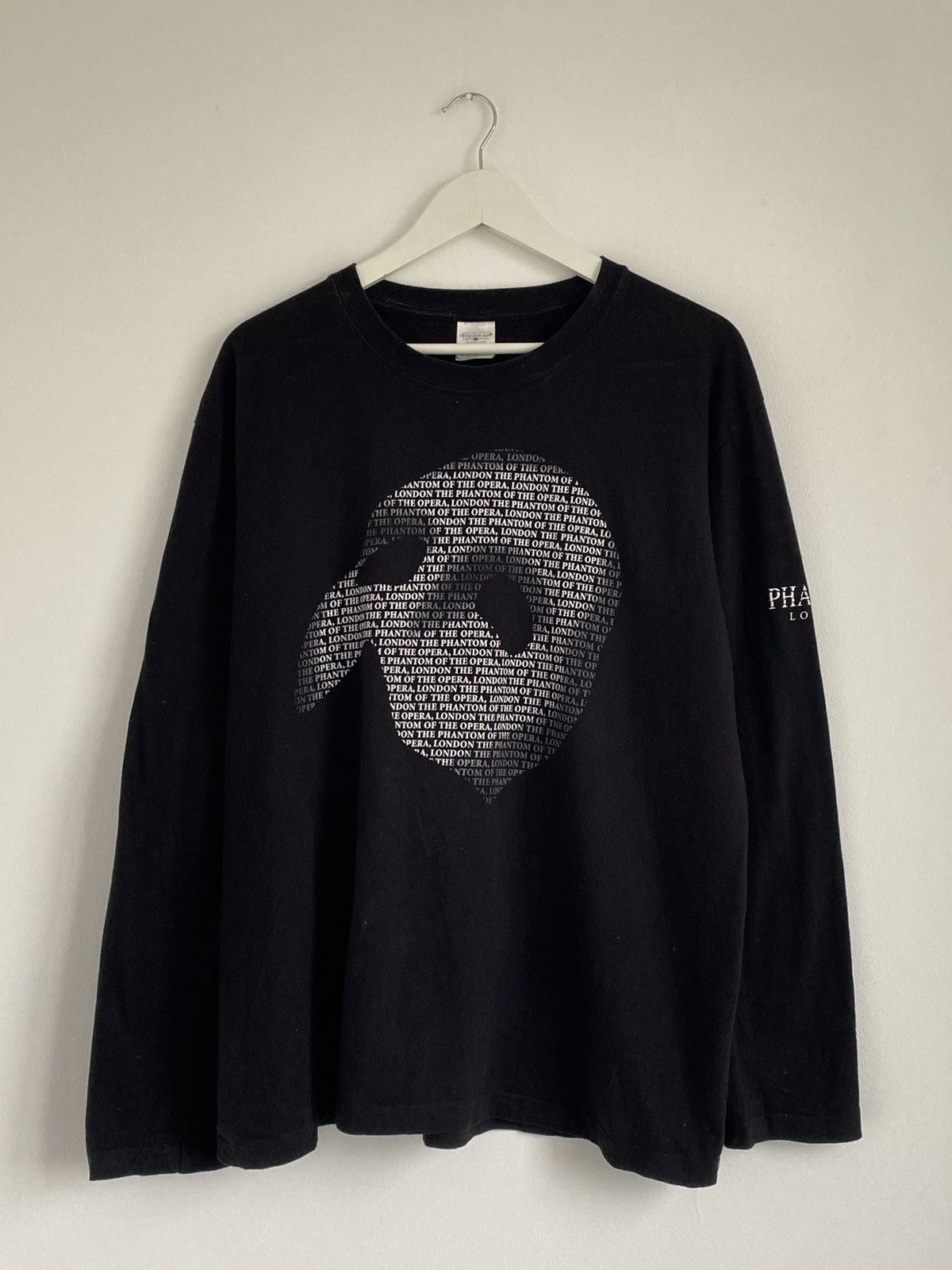 Band Tees Vintage Phantom of the opera London long sleeve Size US XL / EU 56 / 4 - 1 Thumbnail
