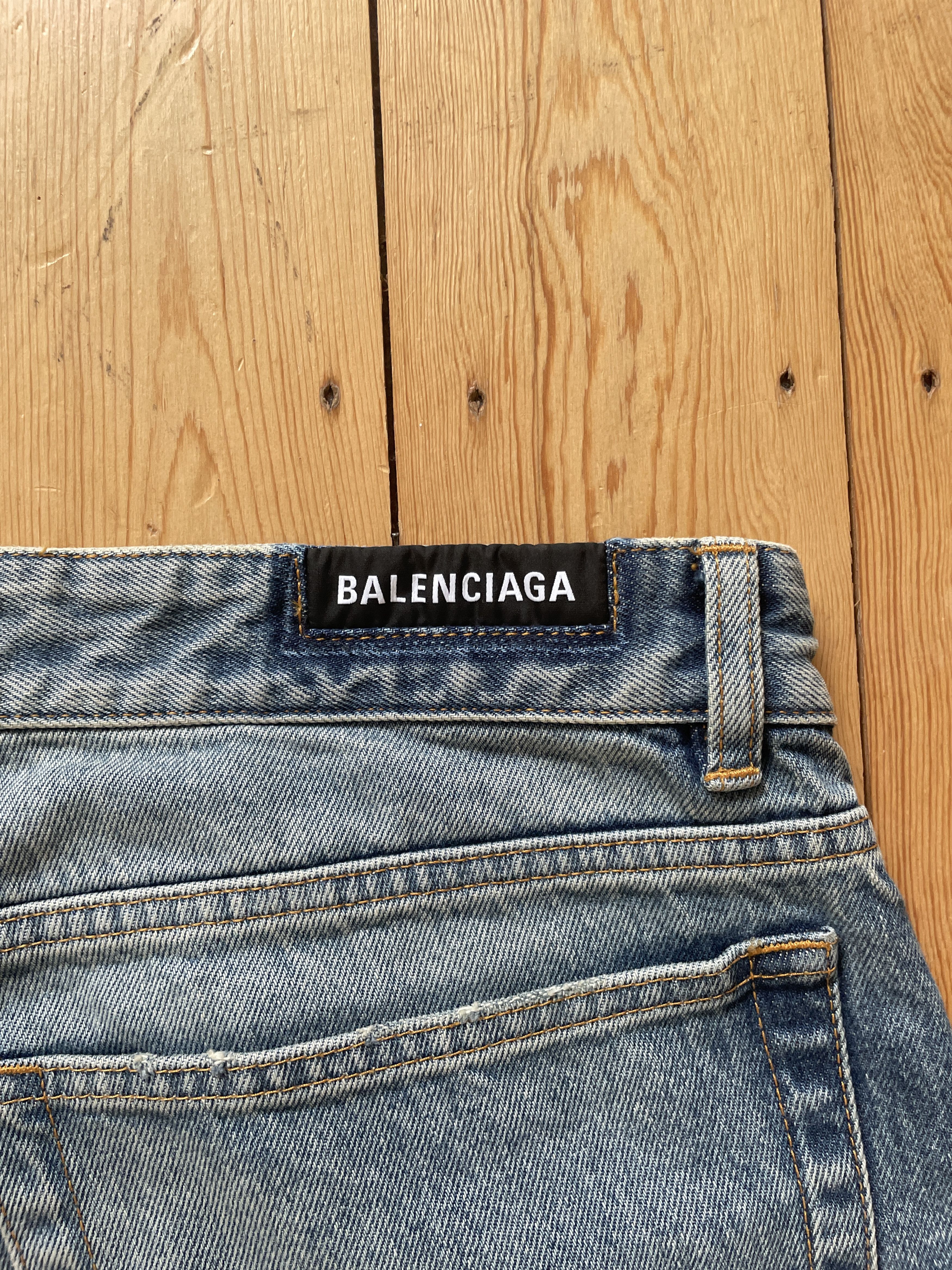 Balenciaga Balenciaga - Light Wash Loose-Fit Jeans L Size US 36 / EU 52 - 9 Thumbnail
