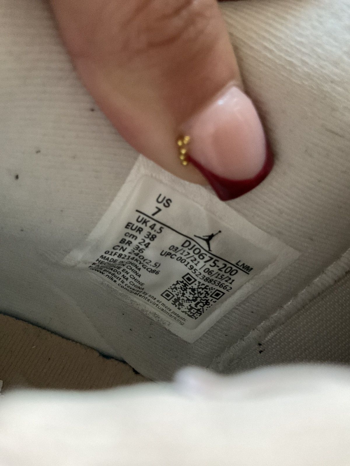 Jordan Brand Women’s Jordan 4’s “Shimmer” Size US 7 / IT 37 - 6 Thumbnail