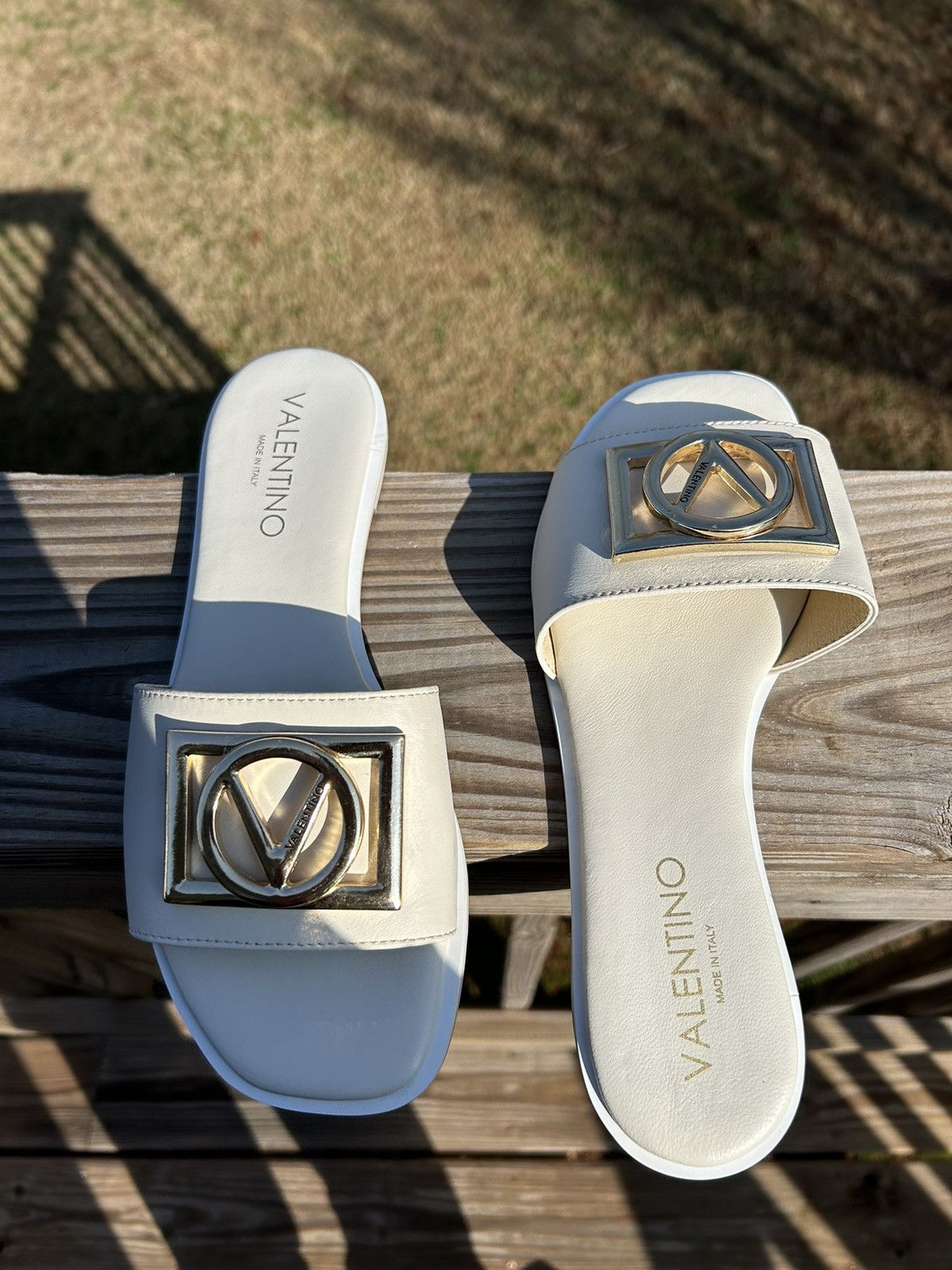 Valentino Valentino White Slide Sandals with Gold Logo Size US 8 / IT 38 - 2 Thumbnail