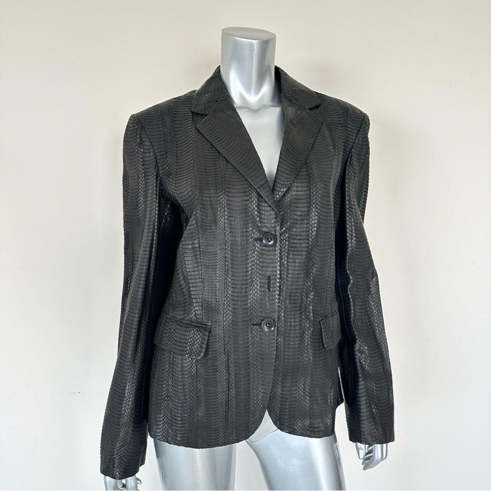 Brioni NWT! Brioni women snake skin leather blazer size 12 US 6500$ Size XL / US 12-14 / IT 48-50 - 1 Thumbnail