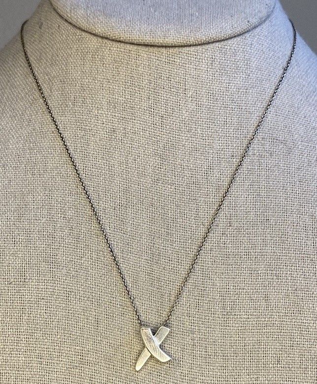 Tiffany & Co. Tiffany&Co. Paloma Picasso 'Kiss' Pendant Necklace in Sterl Size ONE SIZE - 1 Thumbnail