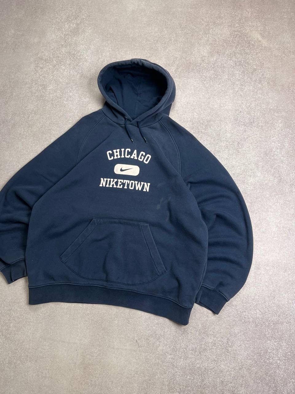 Nike Vintage Nike Swoosh Chicago Niketown Boxy Hoodie XL Size US XL / EU 56 / 4 - 2 Thumbnail