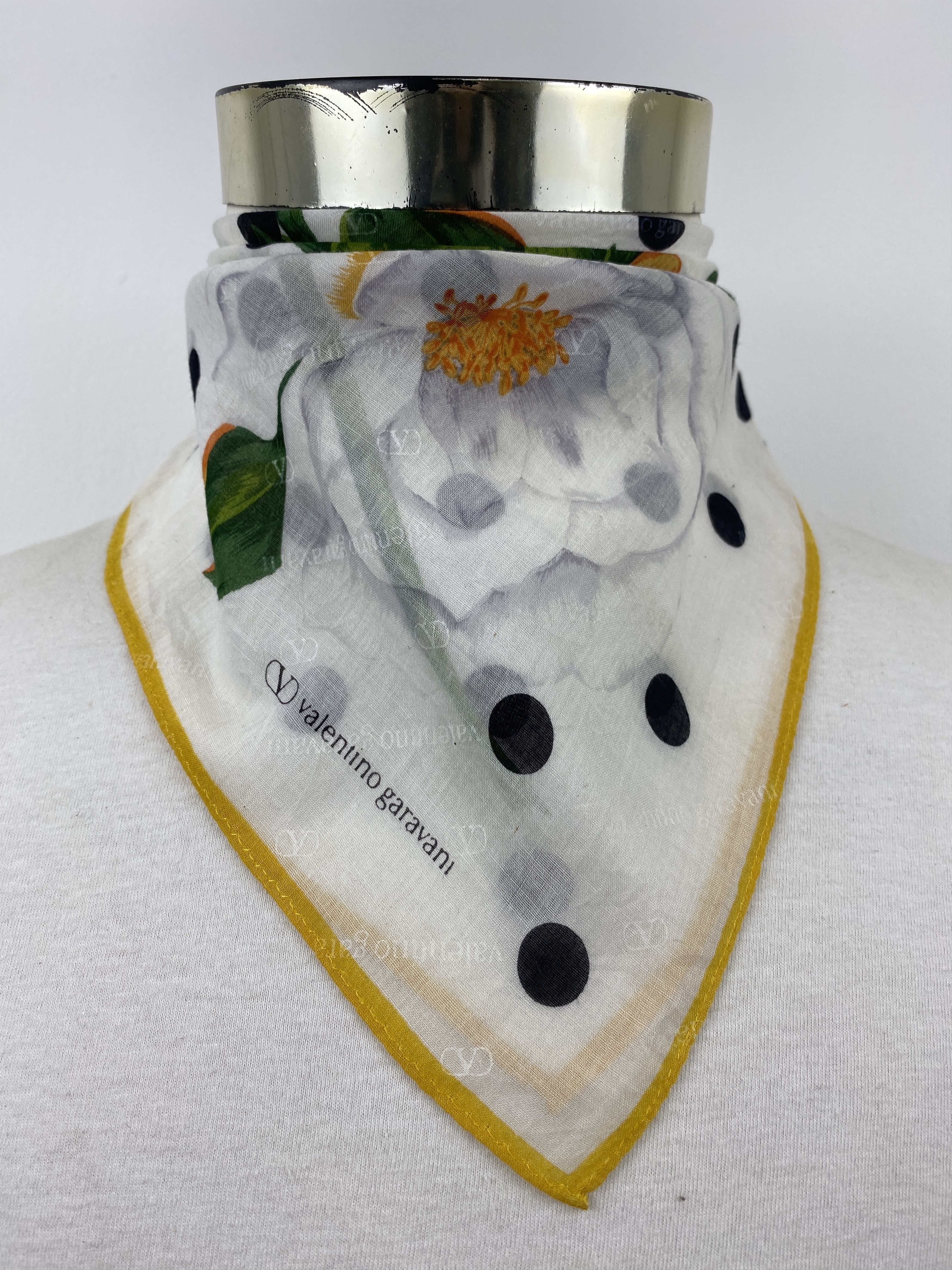 Vintage Valentino Garavani Handkerchief / Neckerchief HKC0701 Size ONE SIZE - 2 Thumbnail