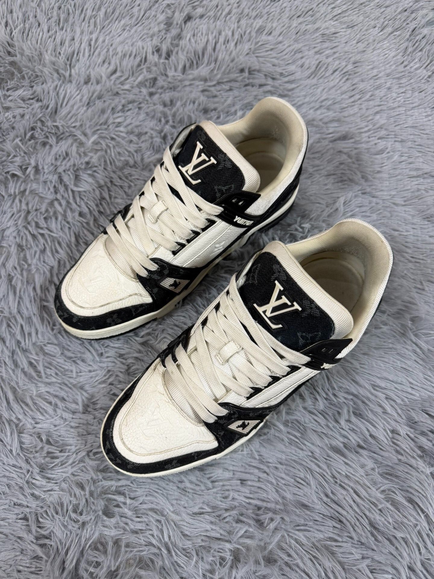 Louis Vuitton Louis Vuitton Training Black Lowtop Sneakers 42 Men Size US 9 / EU 42 - 1 Thumbnail