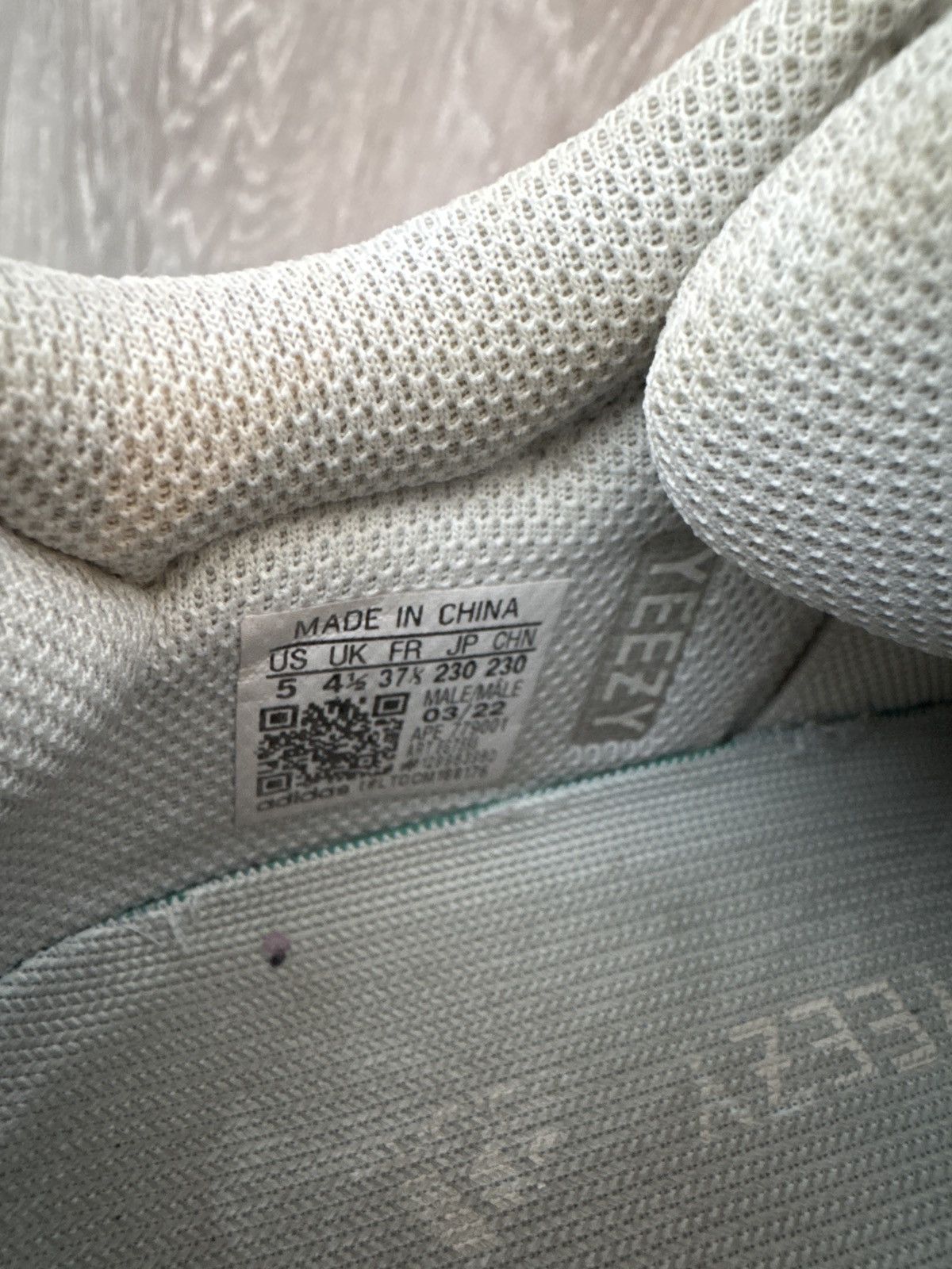 Yeezy Yeezy 700 Analog Size US 5 / EU 37 - 6 Thumbnail