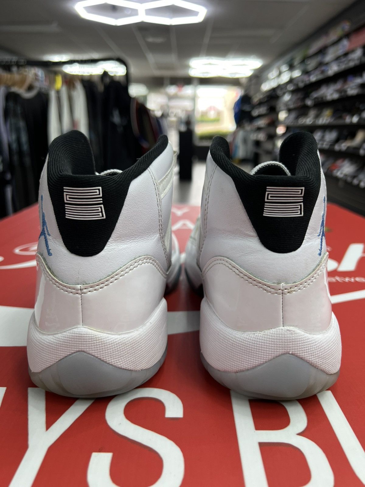 Jordan Brand Air Jordan 11 Legend Blue Size 6Y Size US 6 / EU 39 - 5 Thumbnail