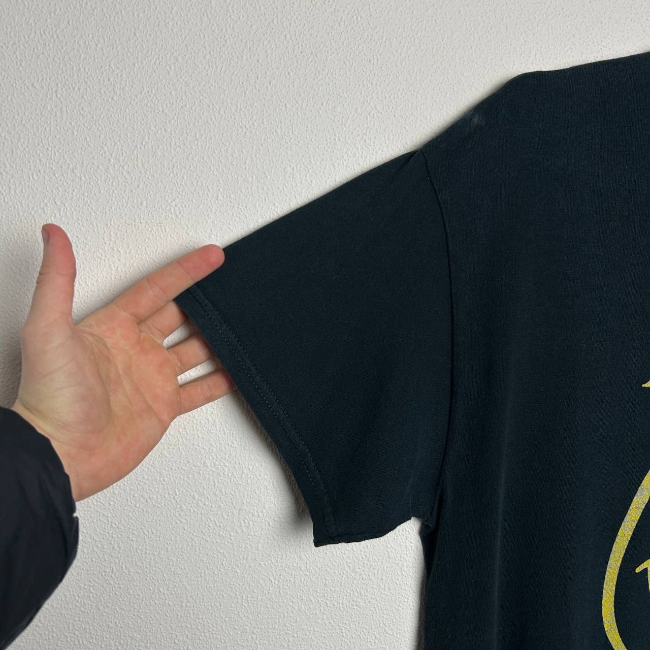 Band Tees Vintage Nirvana Big Smiley Logo Rock Band tee size M Size US M / EU 48-50 / 2 - 5 Thumbnail