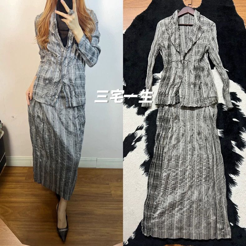 Issey Miyake Issey Miyake size:3 Grey pleated skirt Size 42" / US 20 - 1 Thumbnail