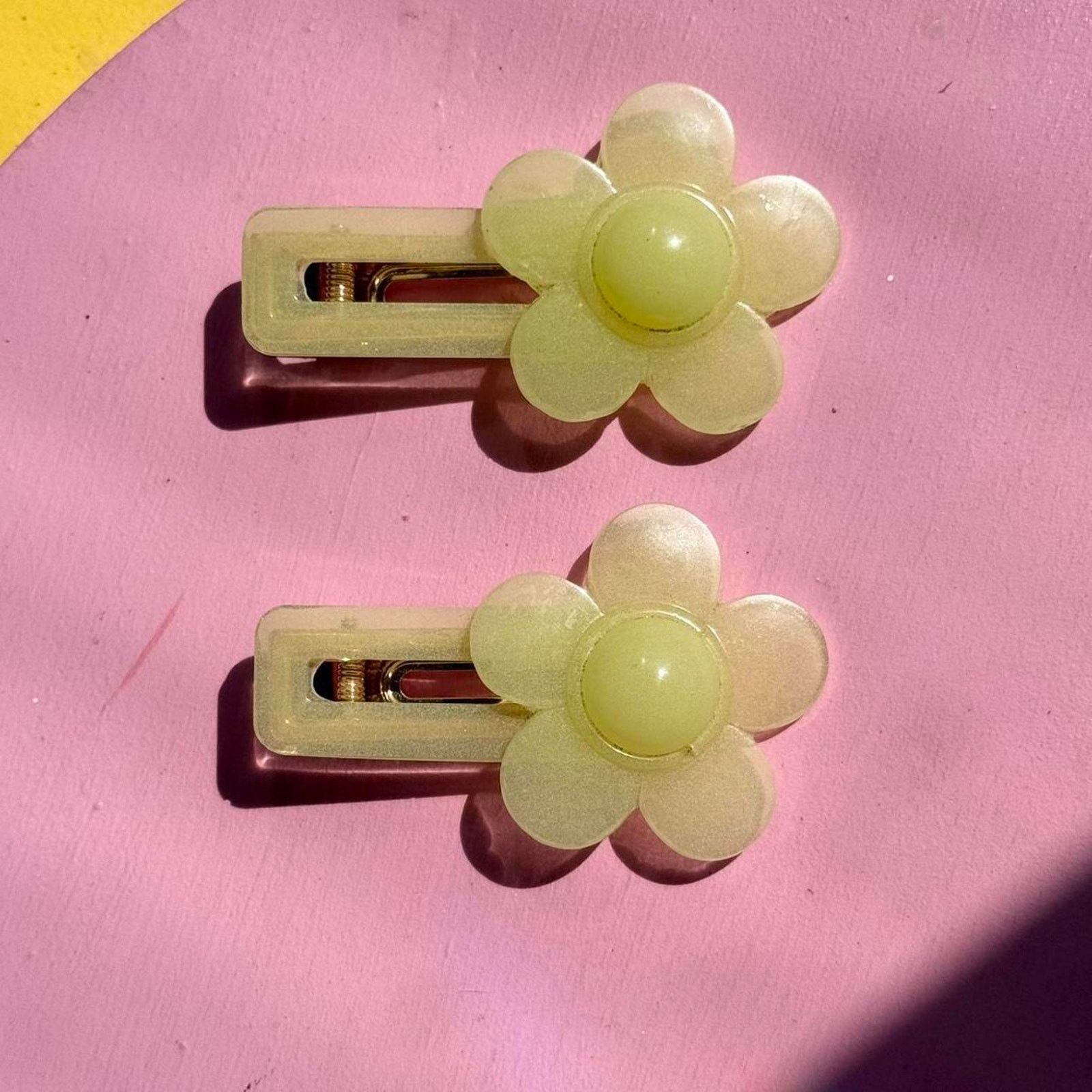 Other ✿ ⋆｡ Handmade Resin Daisy Hair Clips ⋆｡✿ Size ONE SIZE - 1 Thumbnail