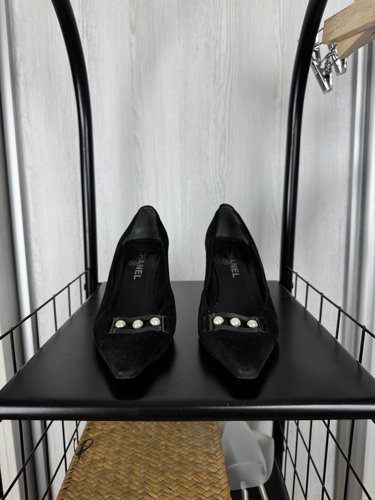 Chanel Chanel black suede leather pearls timeless classic heels Size US 8 / IT 38 - 5 Thumbnail