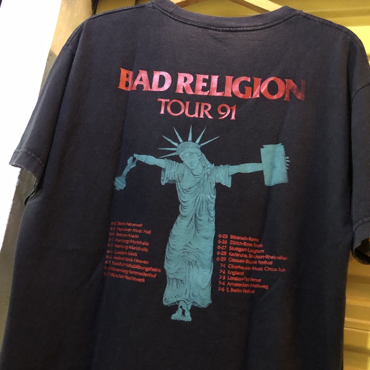 Band Tees Bad religion Tour Tee Size US L / EU 52-54 / 3 - 4 Thumbnail