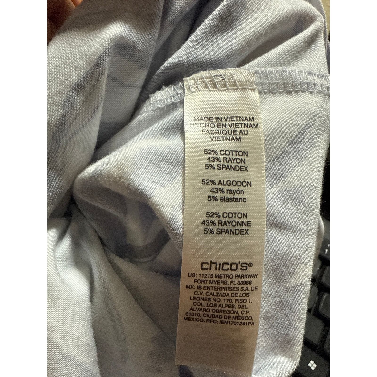 Chicos Chico's Weekends Top 0 S Purple White Abstract Stretch Knit Size S / US 4 / IT 40 - 6 Thumbnail