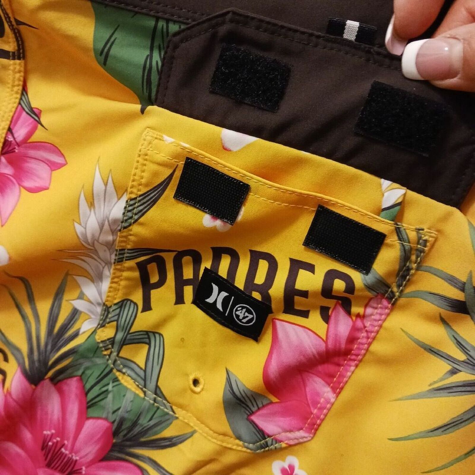 Hurley Hurley MLB Swim Trunks PADRES Mens 36 Yellow Tropical Floral Size US 36 / EU 52 - 6 Thumbnail