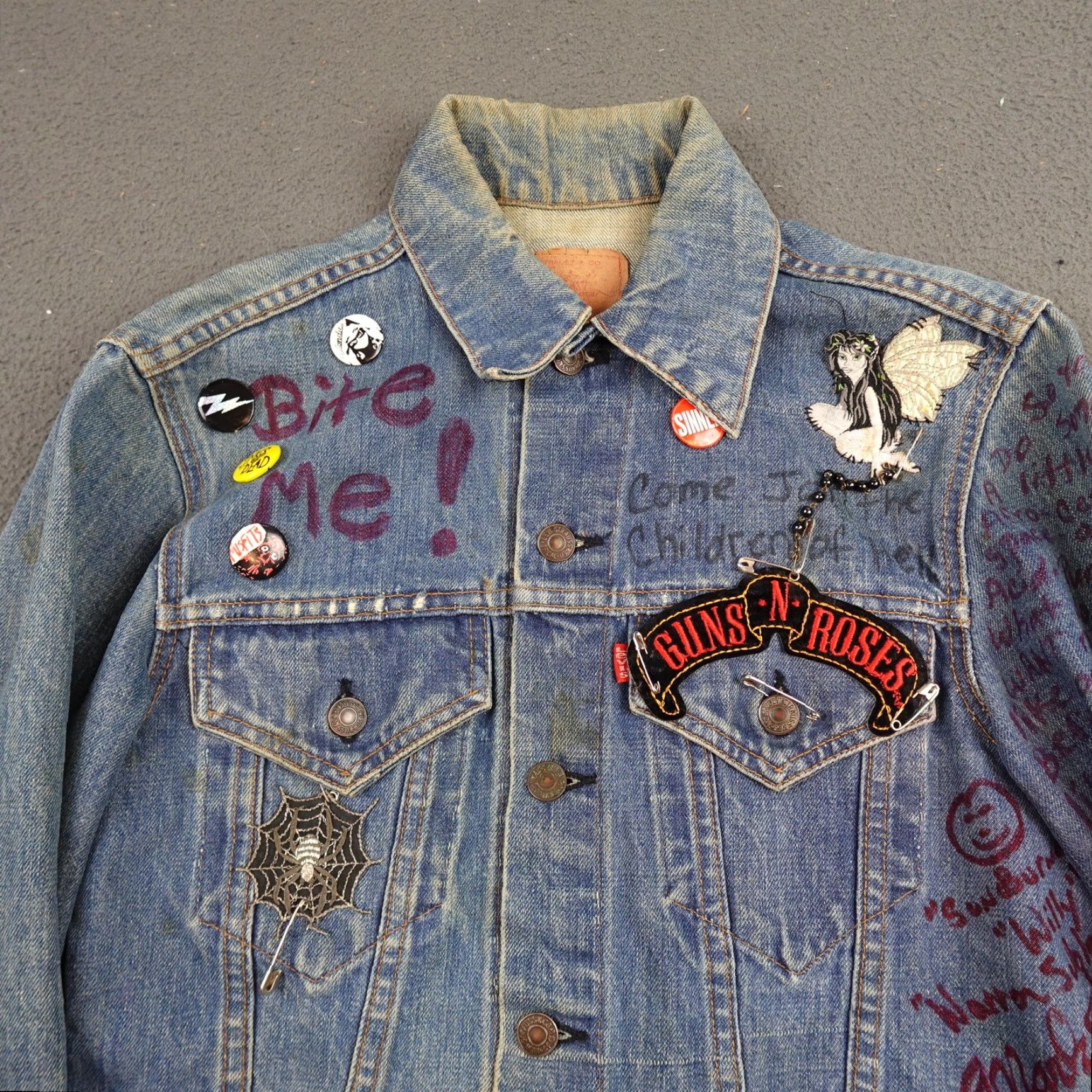 Levi's VINTAGE Levi's Trucker Jacket Mens Medium Blue Denim Band Patches 70s Metal Rock Punk 80s Concert Casual Mens Size US M / EU 48-50 / 2 - 4 Thumbnail