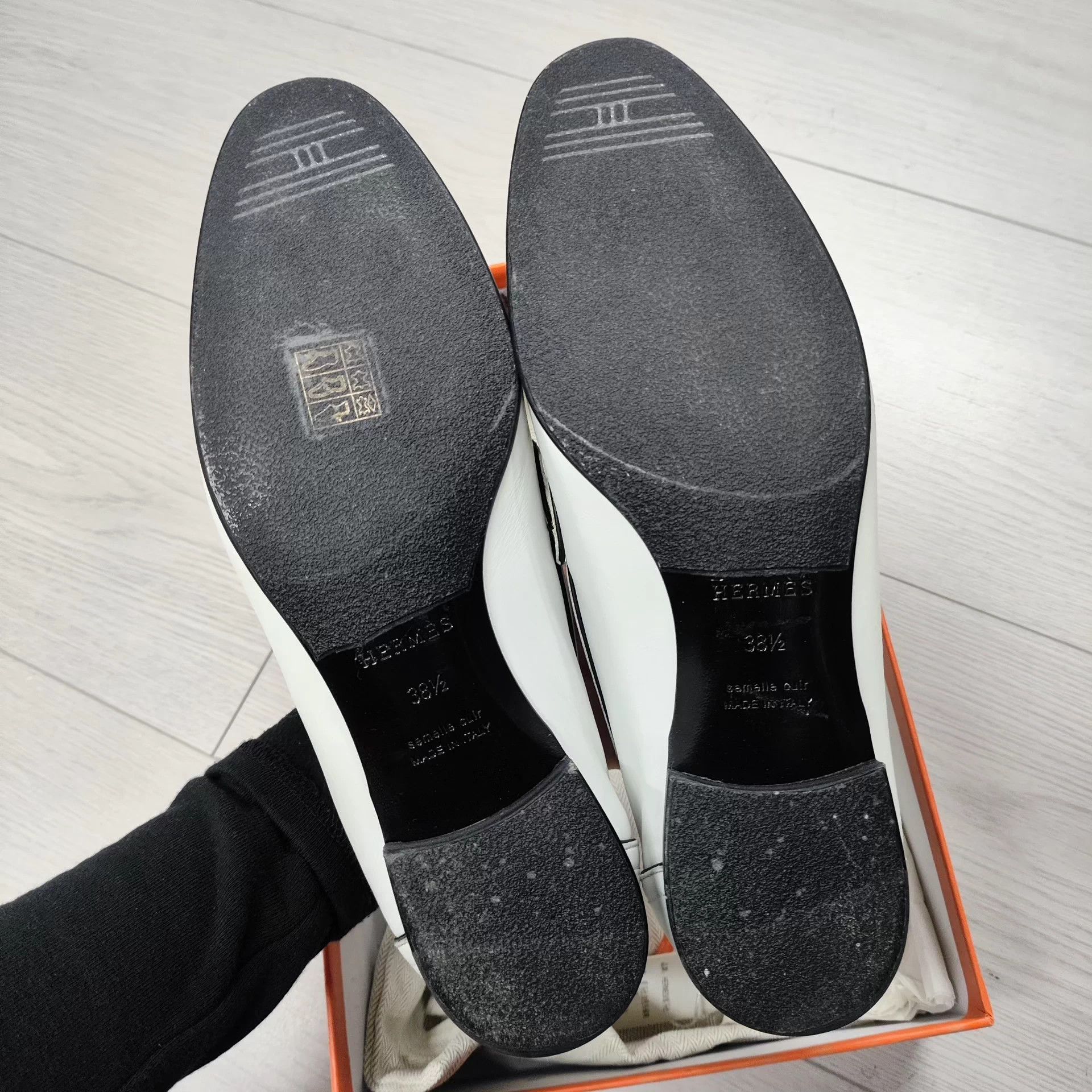 Hermes Hermès White Loafer EU 38.5 Size US 7.5 / IT 37.5 - 2 Thumbnail