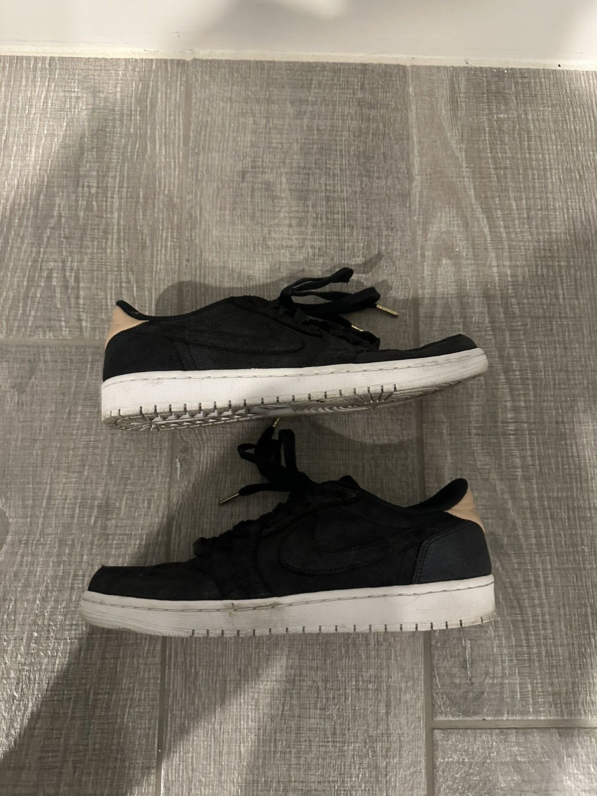 Jordan Brand Jordan 1 Low Black Vachetta Size US 9.5 / EU 42-43 - 2 Thumbnail