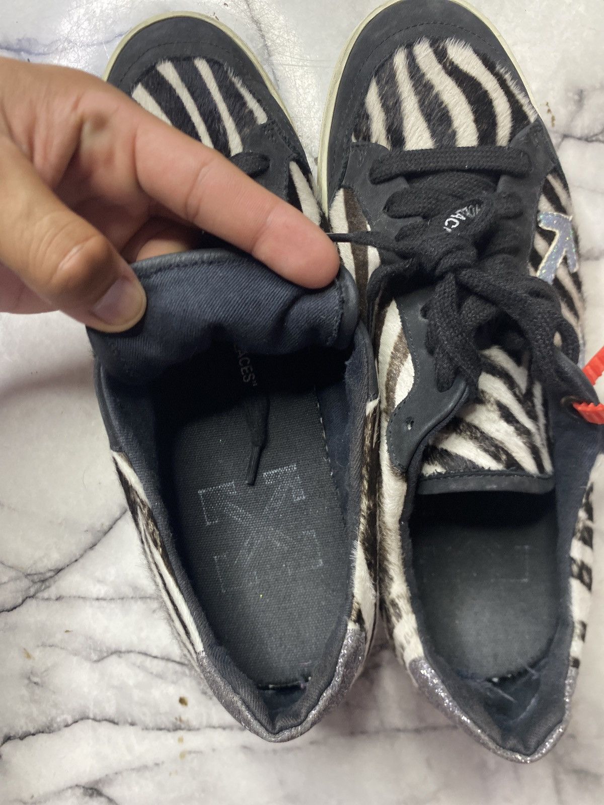 Off-White Off white vulcanized zebra/glitter Size US 9 / IT 39 - 12 Thumbnail