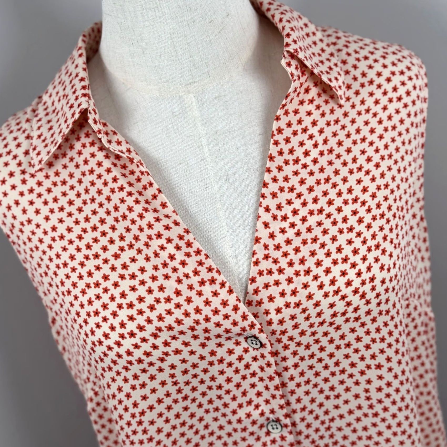 Vintage Cabi Blouse Sleeveless Floral Star Cream Red Button Front Office Summer Size S / US 4 / IT 40 - 3 Thumbnail