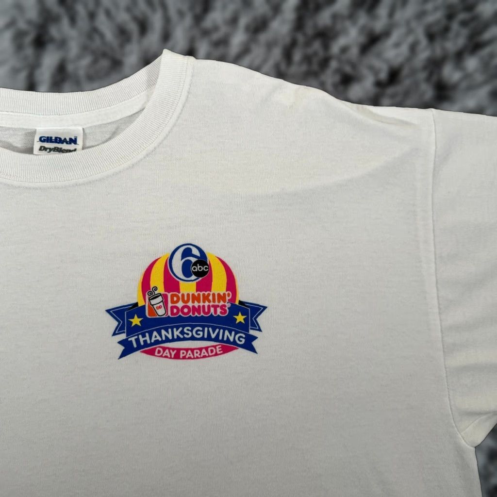 Gildan Dunkin Donuts T-Shirt Mens XL Thanksgiving Day Parade ABC Graphic USA Shirt Mens XL White Graphic Print USA Holiday Size US XL / EU 56 / 4 - 1 Thumbnail