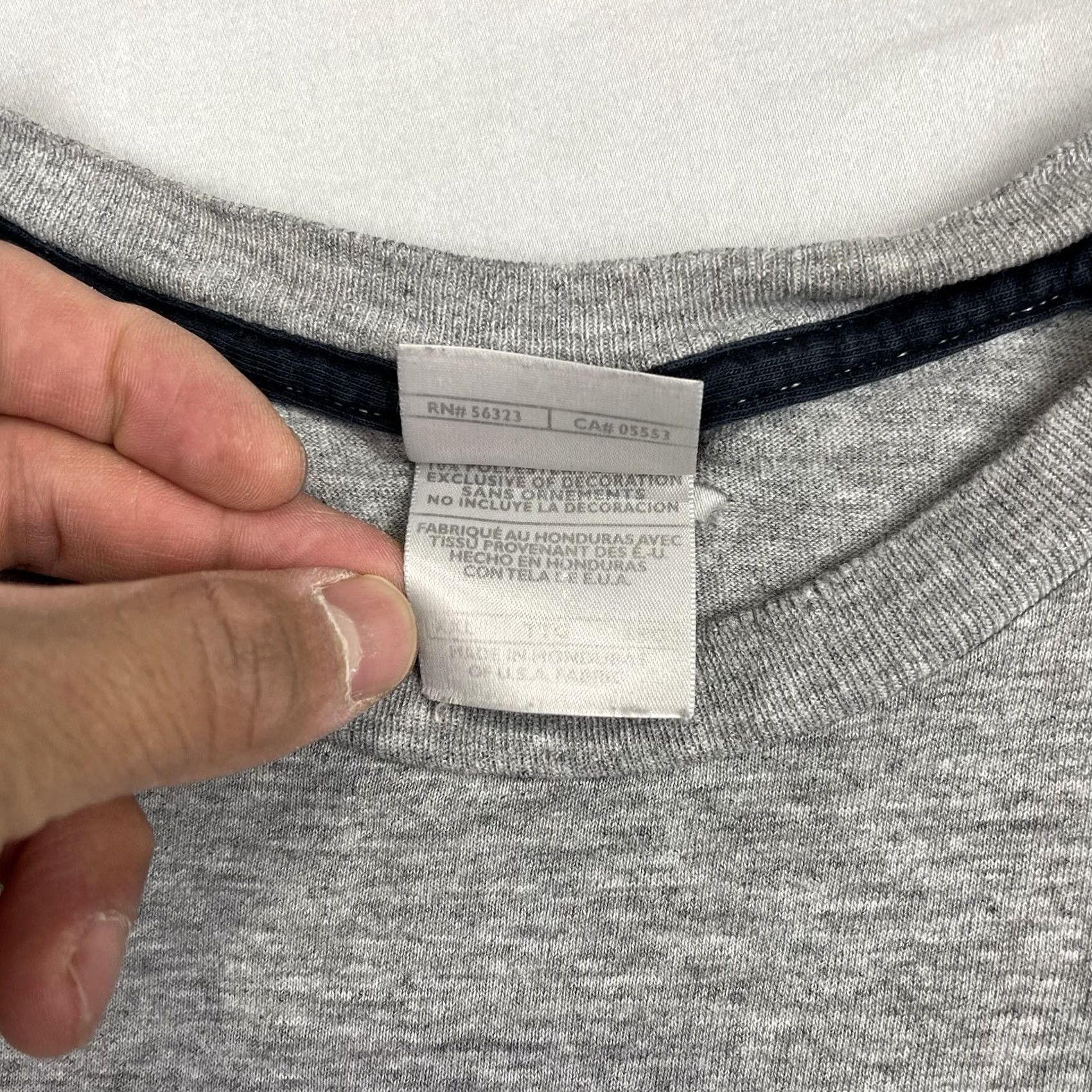 Nike VINTAGE Nike Shirt Mens 2XL Gray Swoosh Logo Tee Streetwear 2XL Size Adult Mens USA Retro Sports Cotton Crew Neck Short Sleeve T-Shirt Gross? Size US XXL / EU 58 / 5 - 6 Thumbnail