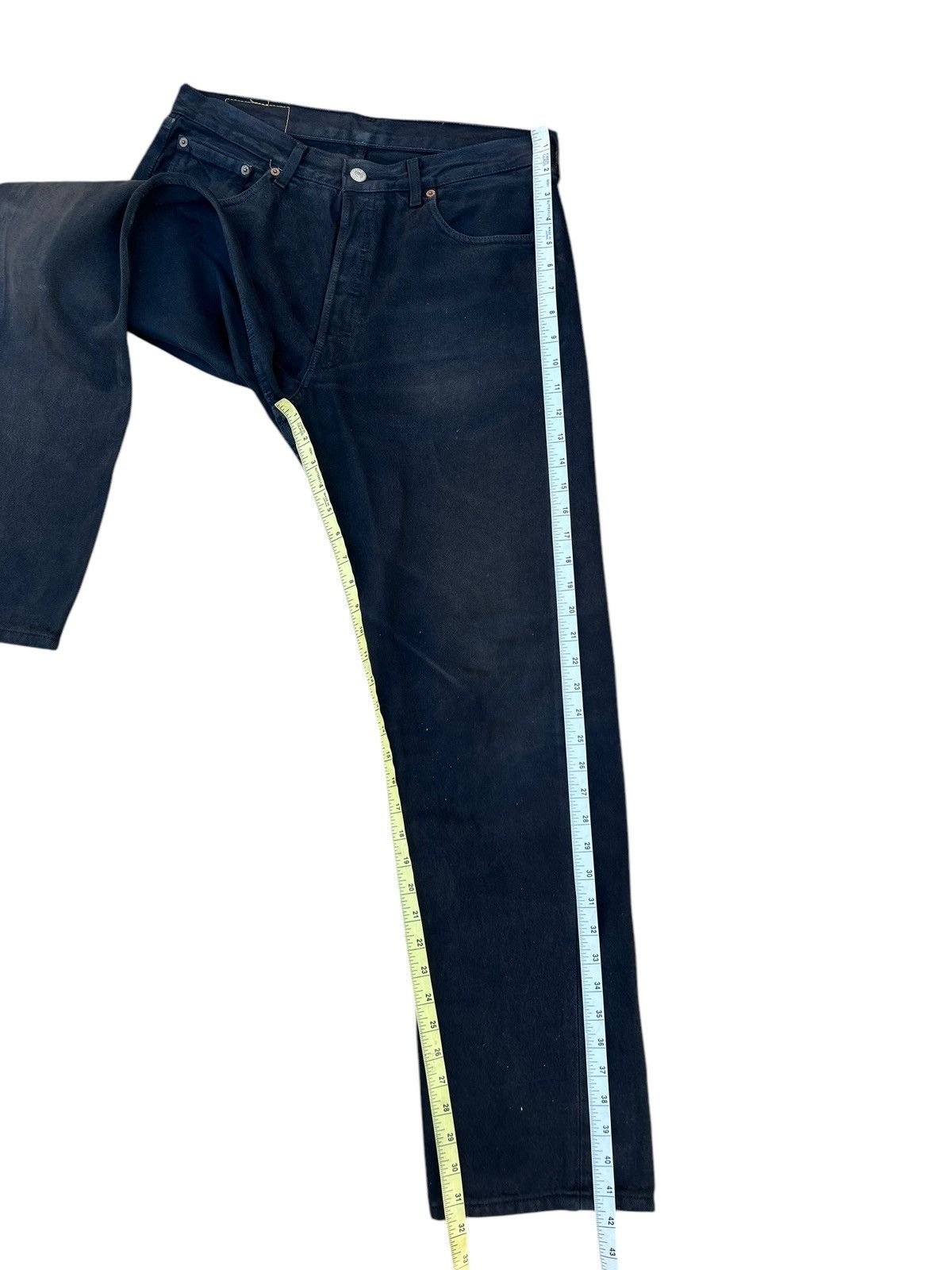 Levi's Vintage 2002 Levi’s 501 Sun Faded Black Denim Jeans Regular Size US 32 / EU 48 - 4 Thumbnail