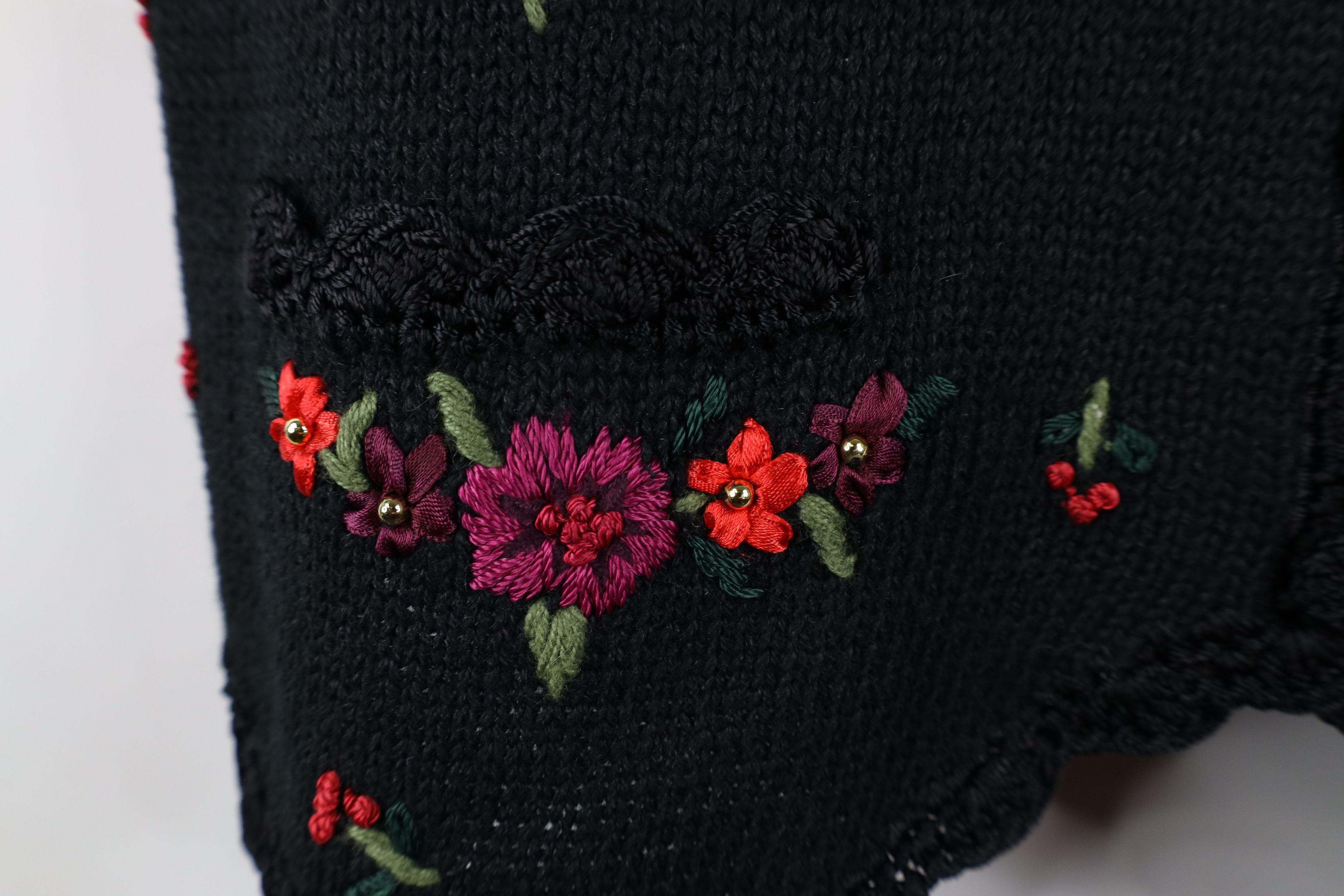 Vintage Vintage 90s Streetwear Flower Lace Knit Sweater Vest Size M / US 6-8 / IT 42-44 - 5 Thumbnail