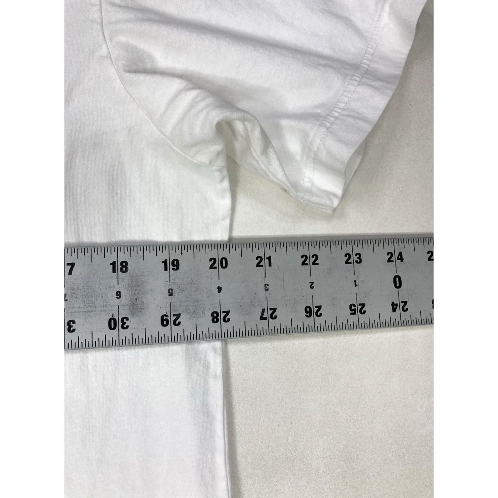 Uniqlo Uniqlo Disney Mickey Mouse Graphic Pocket T-shirt Women Medium Short Sleeve Size M / US 6-8 / IT 42-44 - 7 Thumbnail