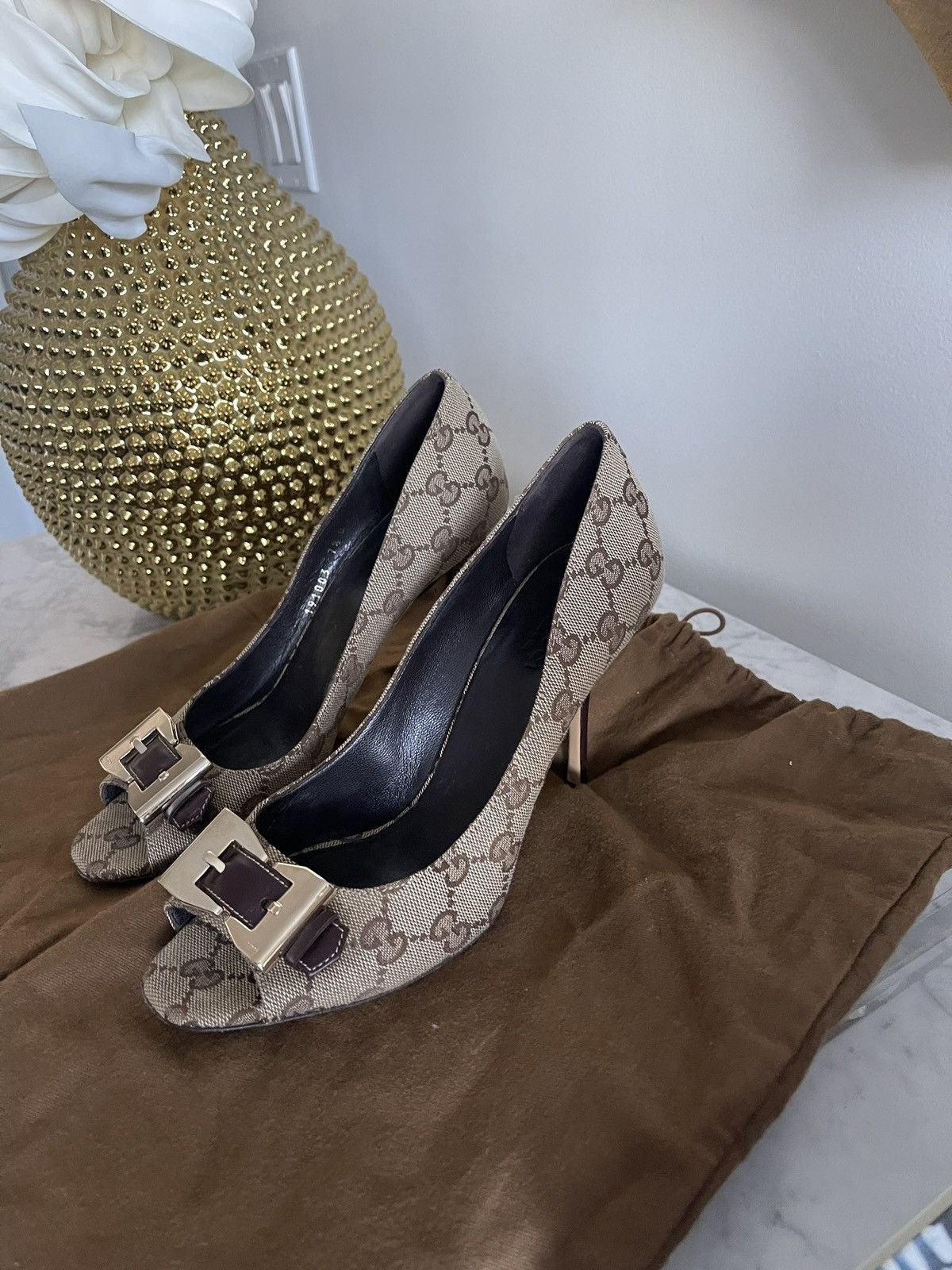 Gucci × Vintage Vintage Gucci Monogram Canvas Leather Heels Pumps Size US 7.5 / IT 37.5 - 5 Thumbnail