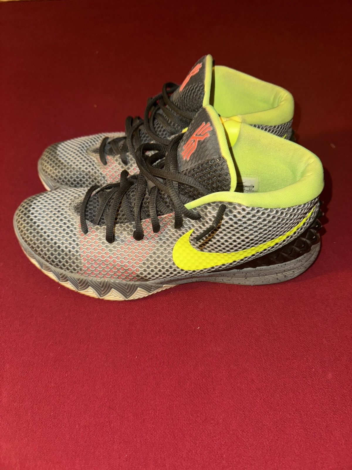 Nike NIKE KYRIE 1 DUNGEON Size US 9 / EU 42 - 2 Thumbnail