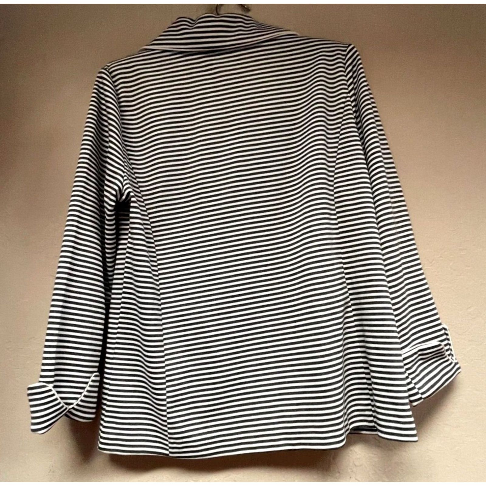 Vintage TravelSmith Womens Small Long Sleeve Knit Jacket Stripe Black White Size Small Size S / US 4 / IT 40 - 2 Thumbnail