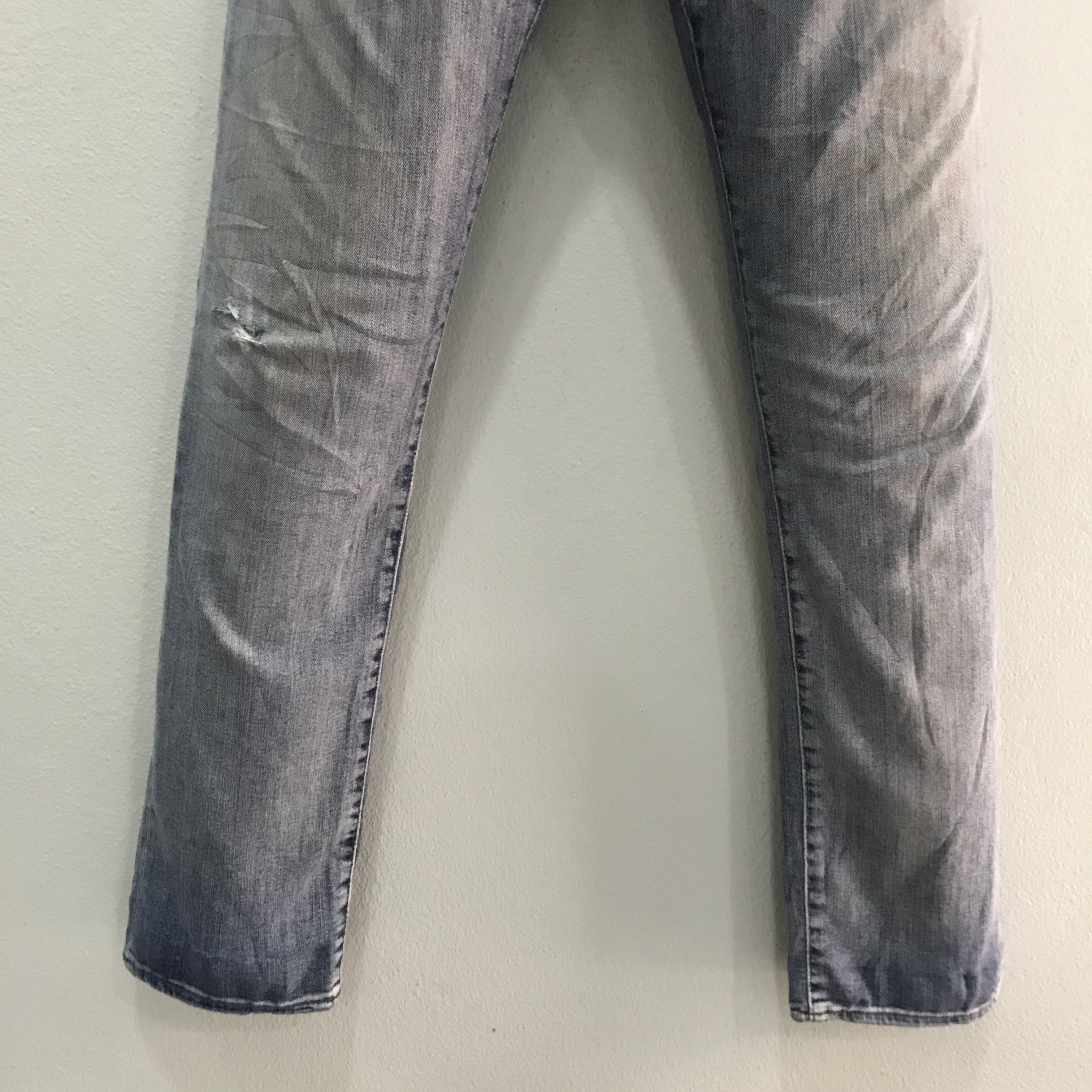 Levi's Vintage Levis 513 Light Blue Wash Distressed Western Style Size US 32 / EU 48 - 4 Thumbnail
