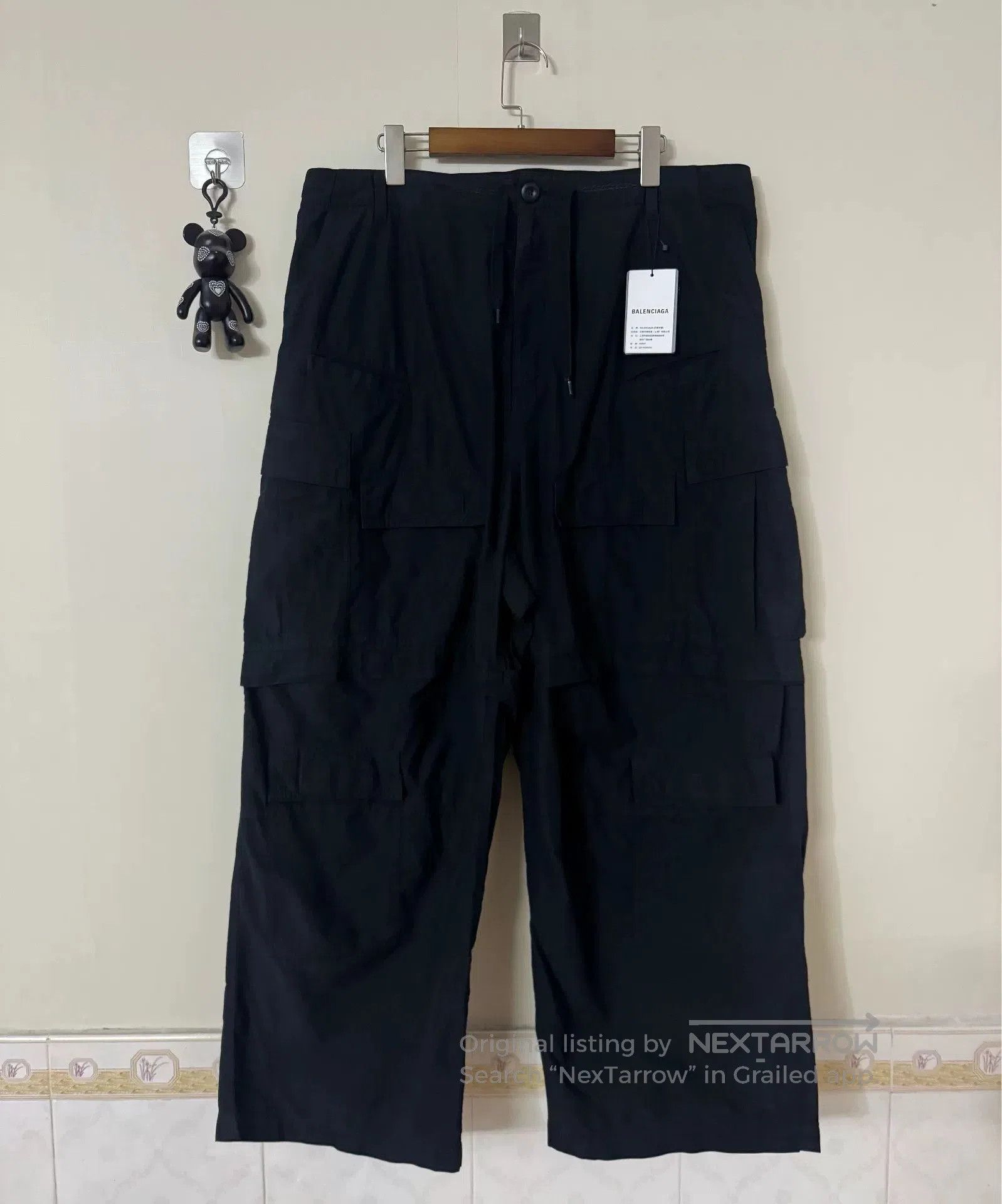Balenciaga balenciaga pocket cargo pants in black. Size US 26 / EU 42 - 1 Thumbnail
