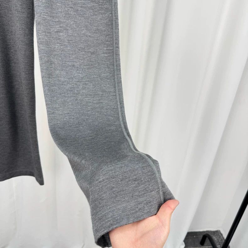 Louis Vuitton Louis Vuitton size xs Grey embroidered Logo cashmere knit p Size 24" / US 00 / IT 34 - 5 Thumbnail