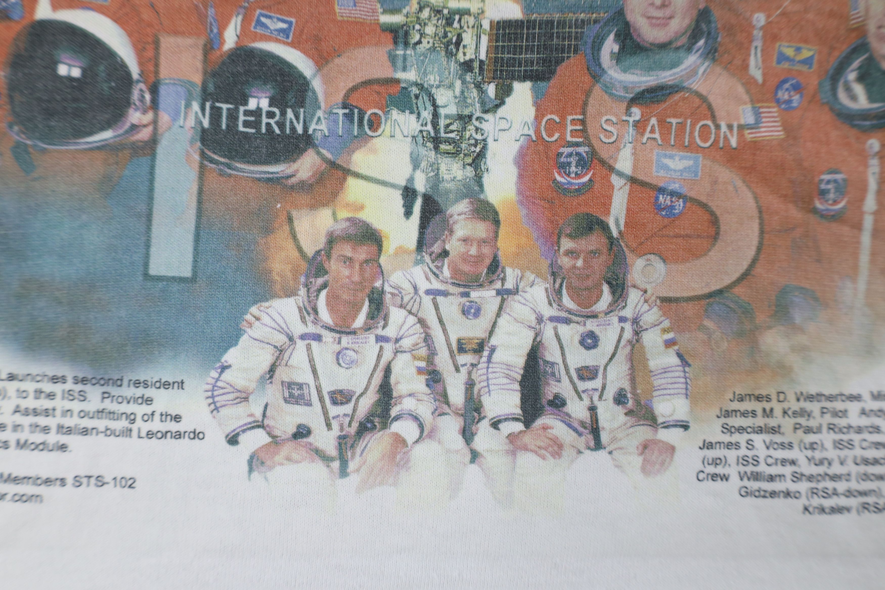 Vintage Vintage Y2K ISS STS-102 Discovery Short Sleeve T-Shirt Size US L / EU 52-54 / 3 - 7 Thumbnail