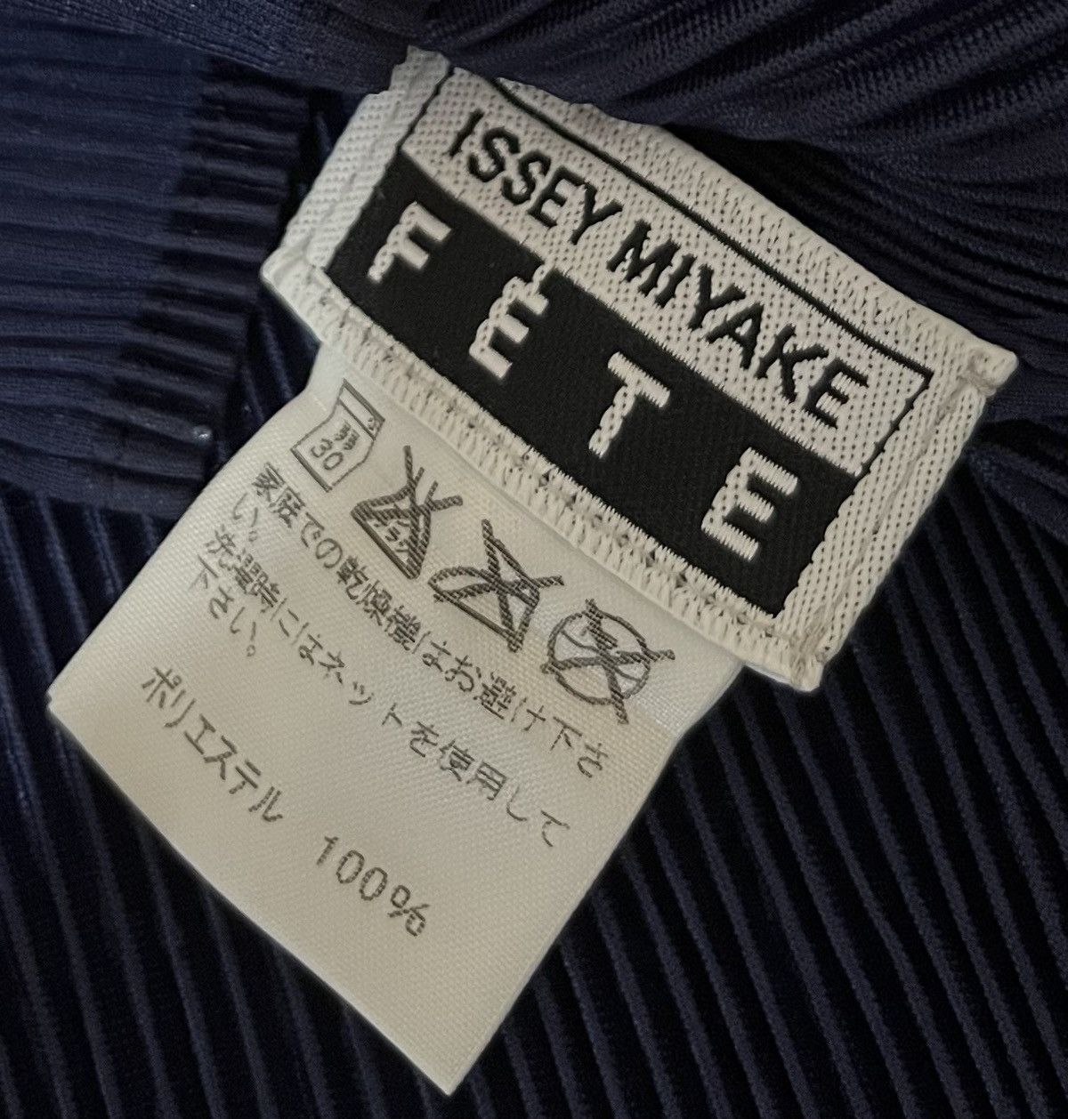 Homme Plisse Issey Miyake *FINAL DROP* TAX FREE 🇺🇸 issey miyake fete pleats blue tee Size S / US 4 / IT 40 - 3 Thumbnail
