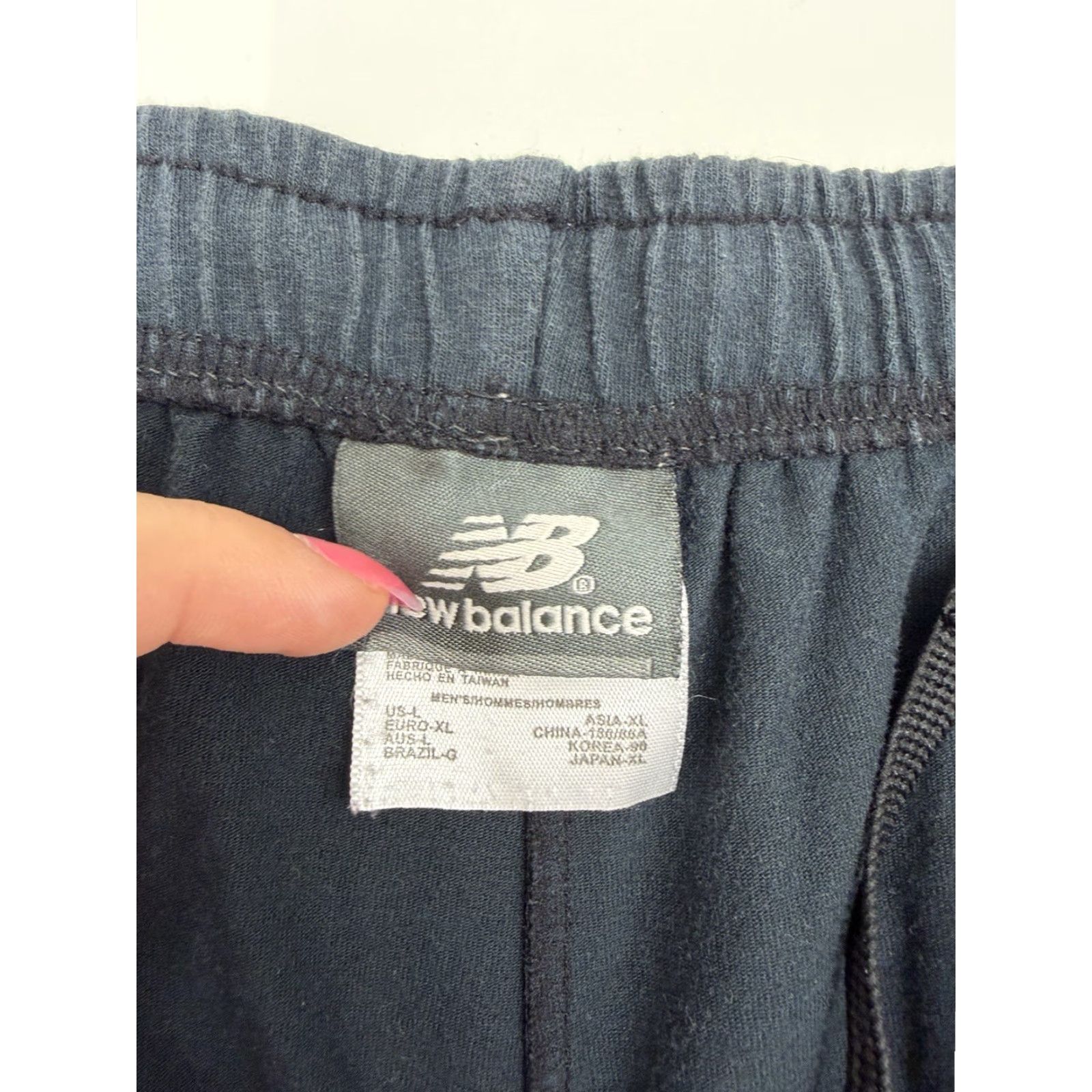 New Balance New Balance Mens Sweatpants Size Large Black Pull On Zipper Hem Size US 33 - 4 Thumbnail