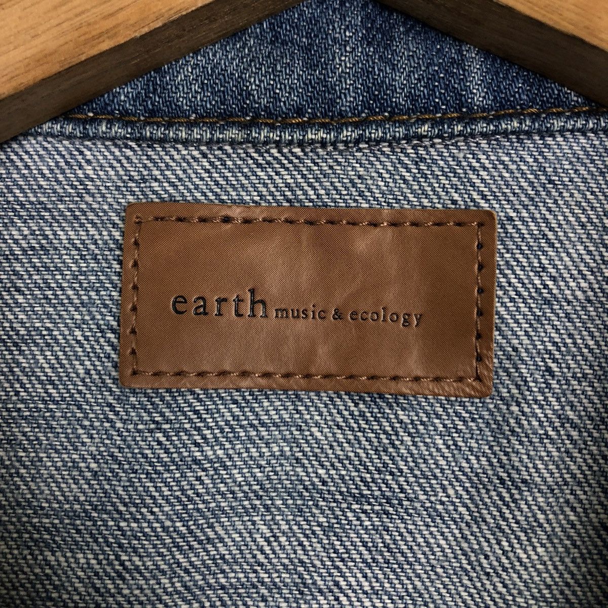 Japanese Brand EARTH MUSIC & ECOLOGY DENIM TRUCKER JACKET ISSEY MIYAKE Size M / US 6-8 / IT 42-44 - 13 Thumbnail