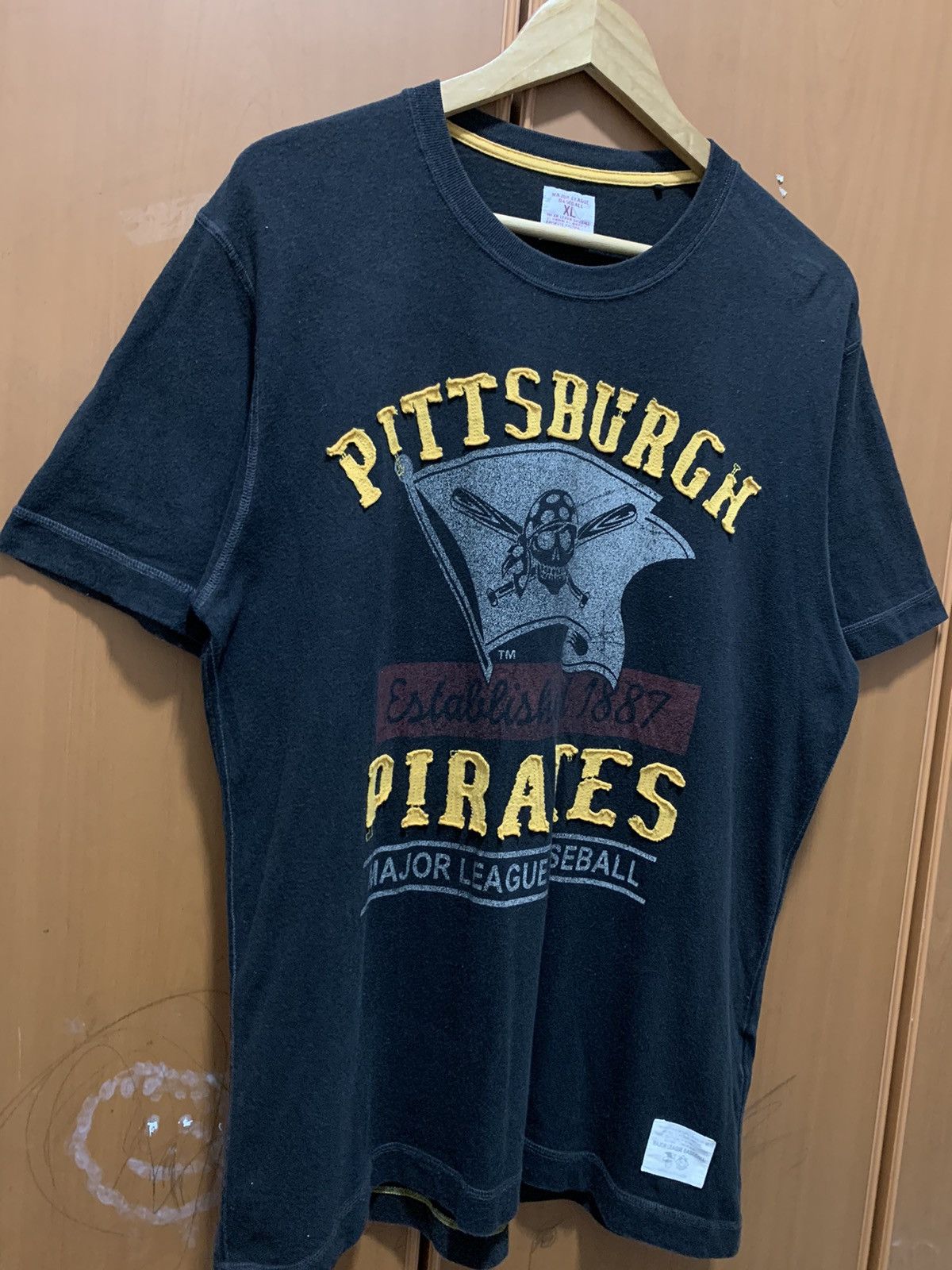 Uniqlo Vintage Y2K Uniclo MLB Pitttsburgh Pirates T-Shirt Size US XL / EU 56 / 4 - 4 Thumbnail
