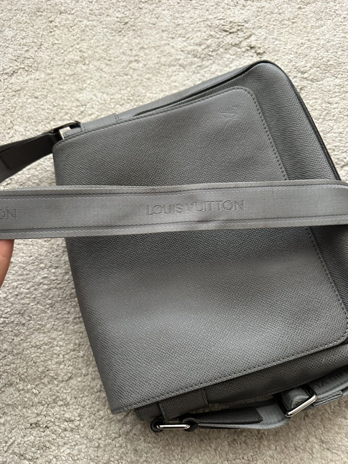 Louis Vuitton Louis Vuitton - Sac Roman PM - Cuir Taïga Gris Ardoise Size ONE SIZE - 7 Thumbnail