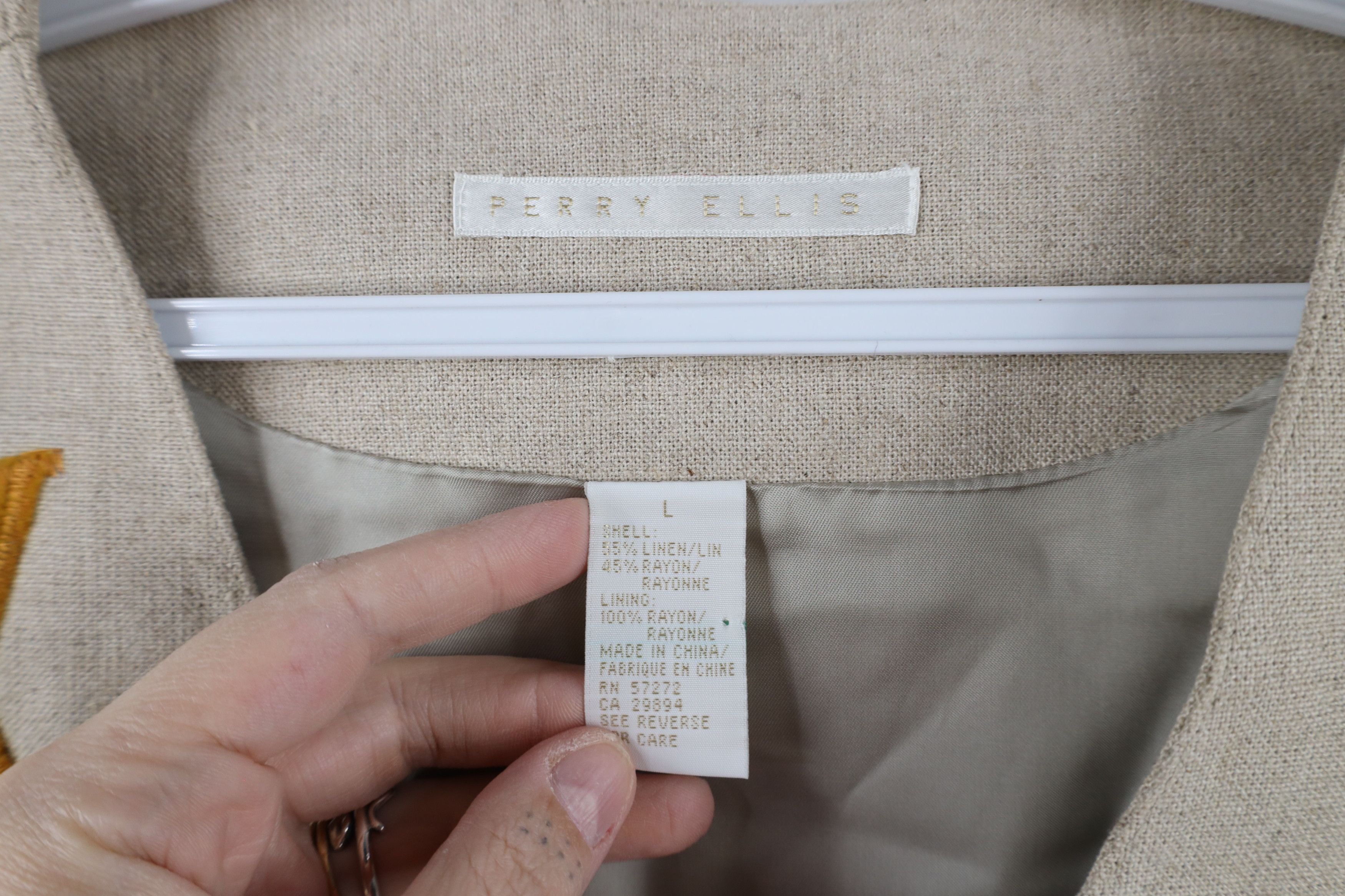Vintage Vintage 90s Streetwear Christmas Button Vest Jacket Beige Size US L / EU 52-54 / 3 - 9 Thumbnail