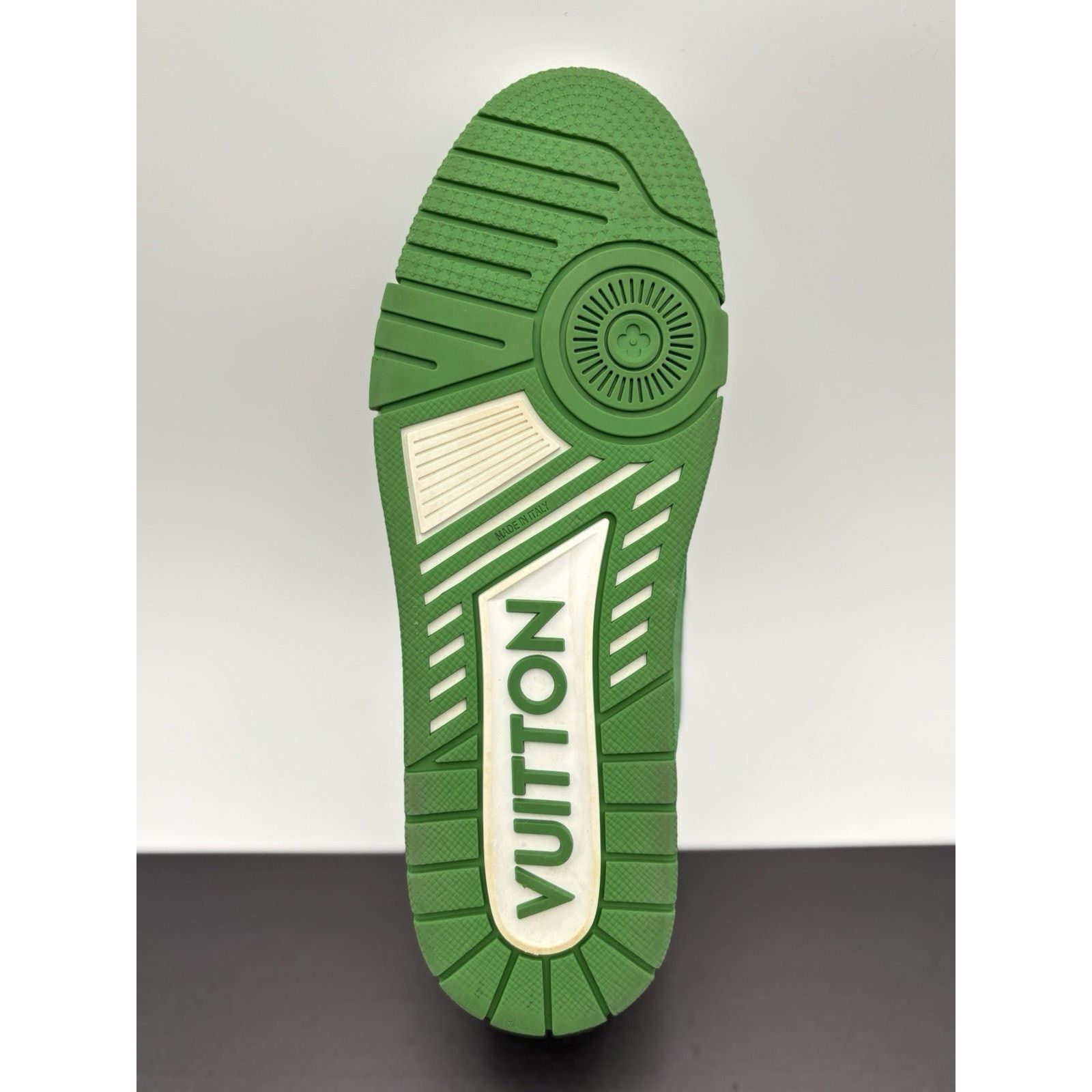 Louis Vuitton 10-10.5 US Louis Vuitton Trainer ' Green White ' VERY CLEAN Size US 10 / EU 43 - 7 Thumbnail