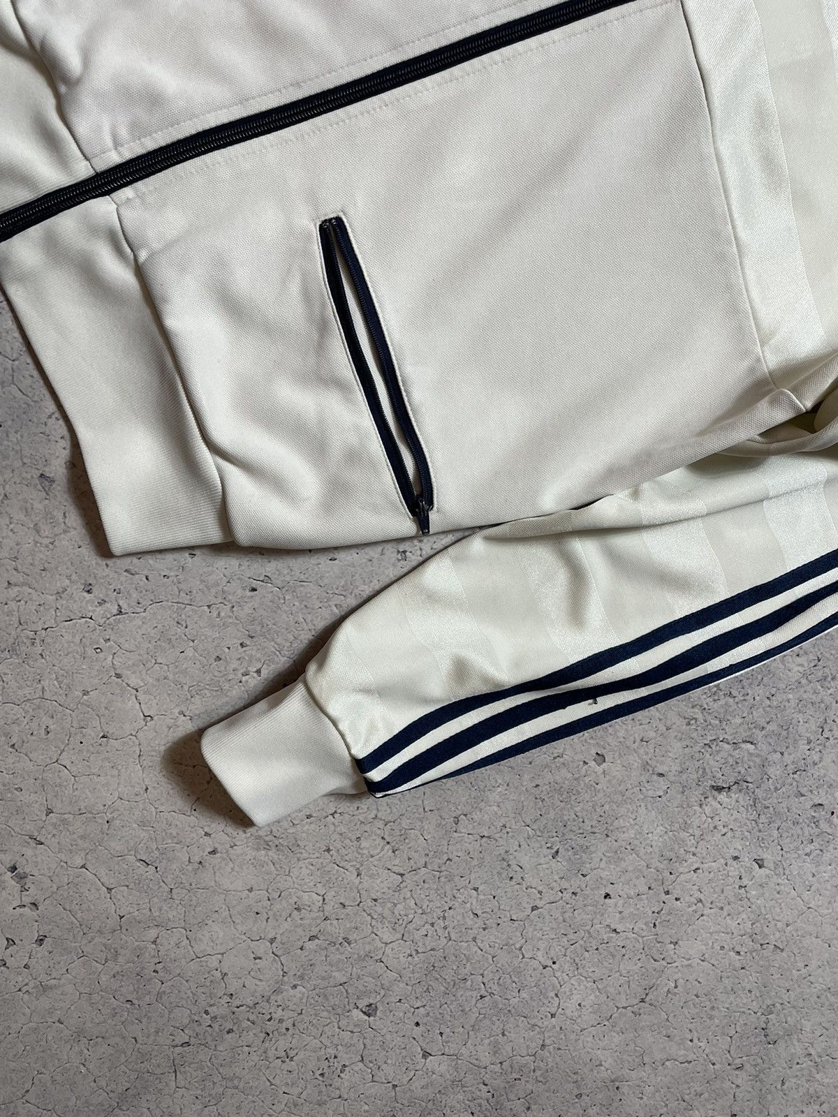 Adidas Vintage Adidas World Wide White Full Zip Track Jacket Size US S / EU 44-46 / 1 - 4 Thumbnail