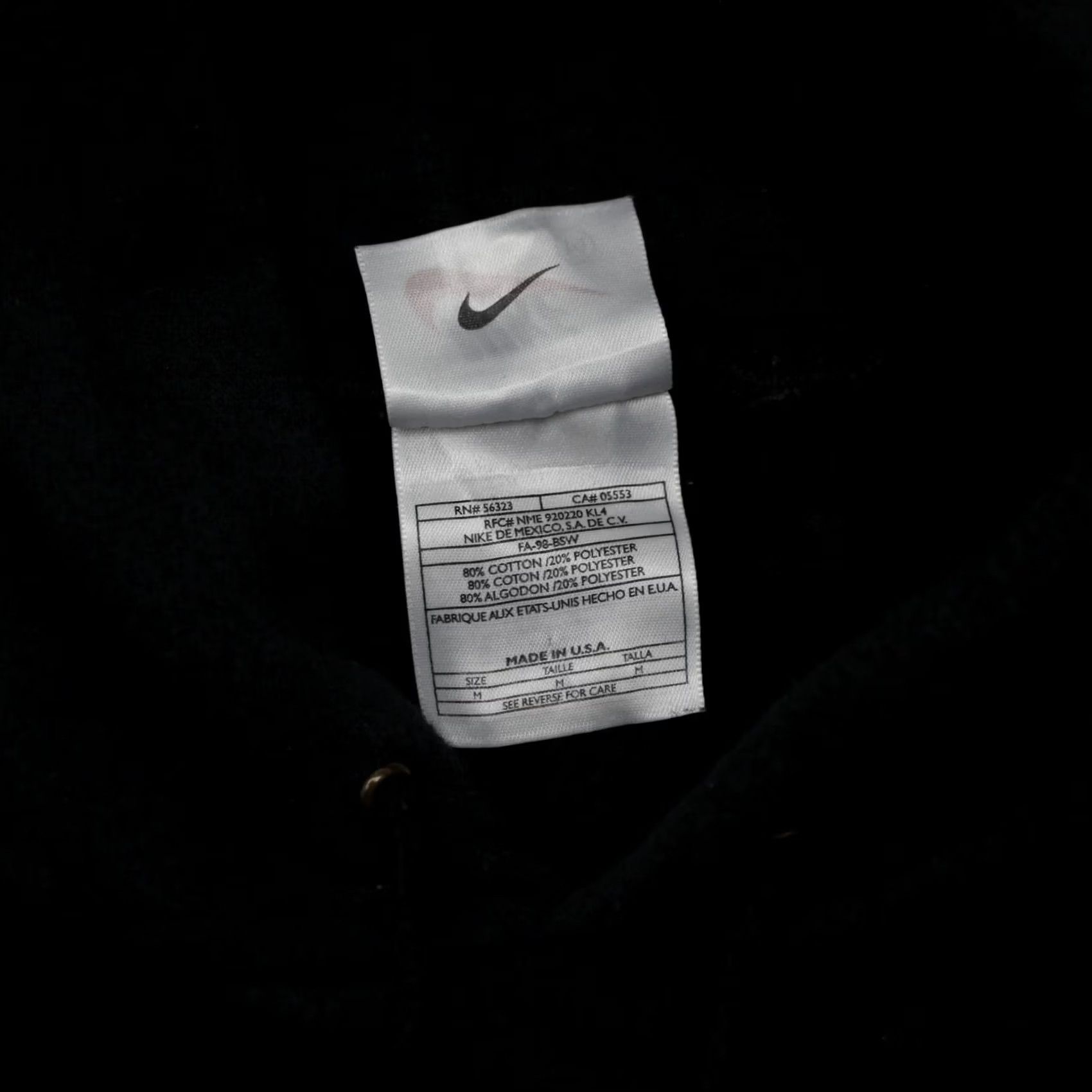 Nike VINTAGE Nike Pullover Hoodie Men L Black Embroidered Center Swoosh Logo Made In USA Size US L / EU 52-54 / 3 - 4 Thumbnail