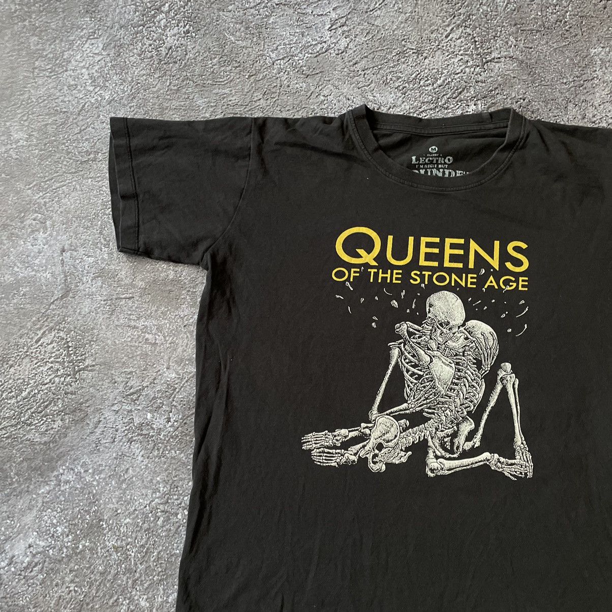 Vintage Vintage Y2K Queens Graphic Tee Faded Black Goth Wide Leg M Size US M / EU 48-50 / 2 - 4 Thumbnail