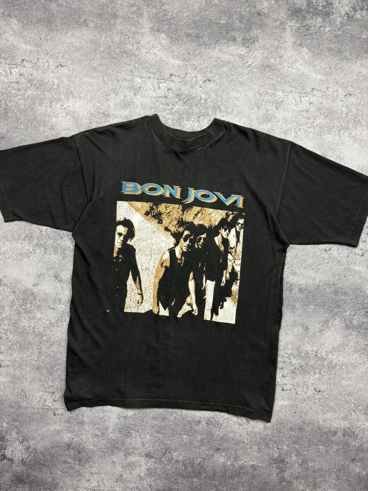 Bon Jovi Vintage 90s Bon Jovi Keep The Faith T-Shirt Faded Band Tee Size US L / EU 52-54 / 3 - 7 Thumbnail