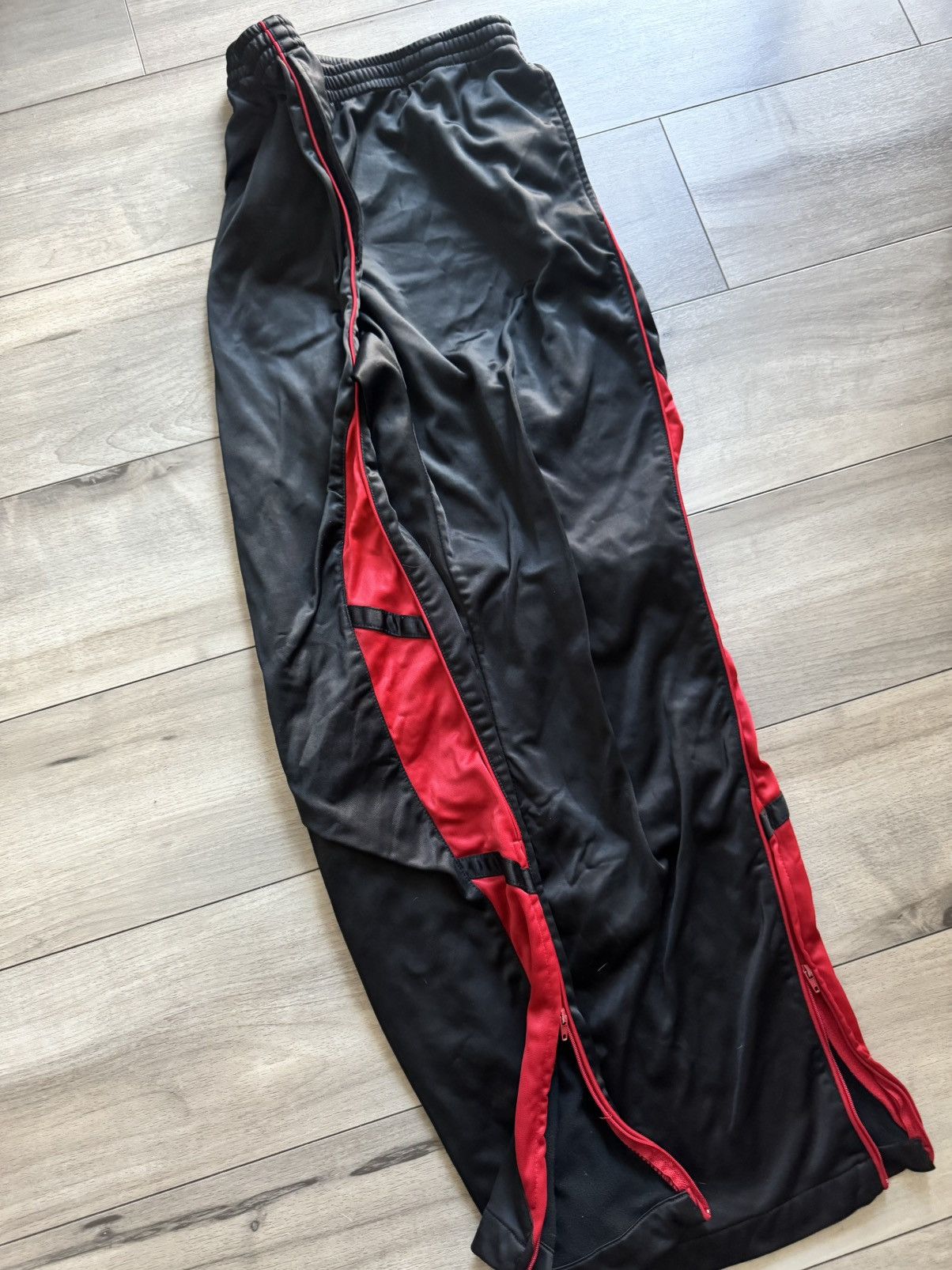 Vintage Cool red striped gym sweats Size US 32 / EU 48 - 4 Thumbnail