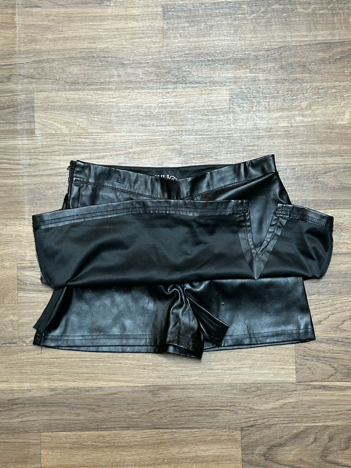 Other Kyu 9 women's pleather v waist slit black mini skirt Size 26" / US 2 / IT 38 - 5 Thumbnail