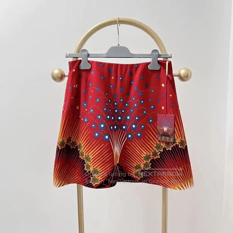 Valentino Valentino Red Wool Blend A-Line Skirt . Size 27" / US 4 / IT 40 - 3 Thumbnail