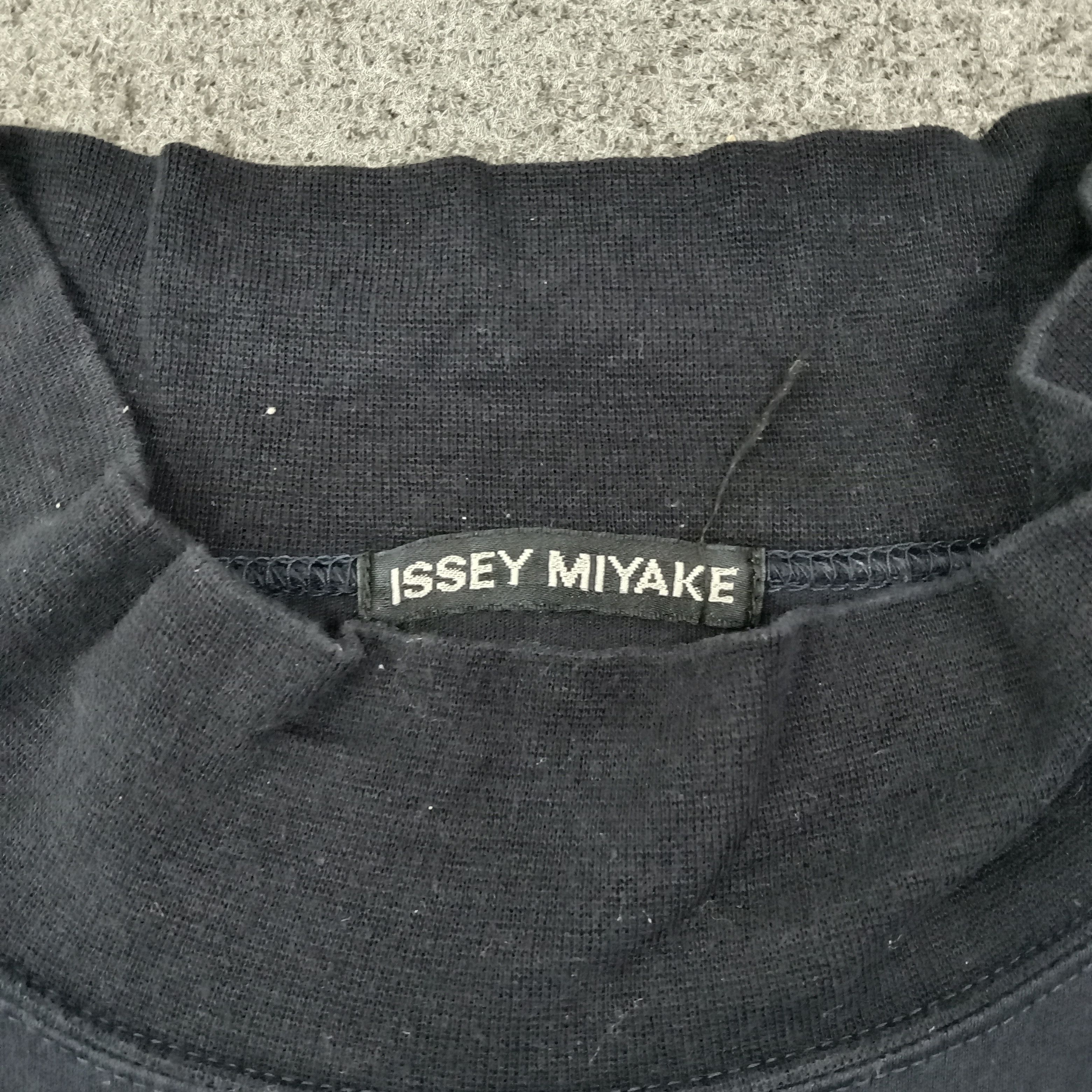 Issey Miyake Issey Miyake Japanese Designer Turtleneck Tshirt C259N76 Size US L / EU 52-54 / 3 - 3 Thumbnail